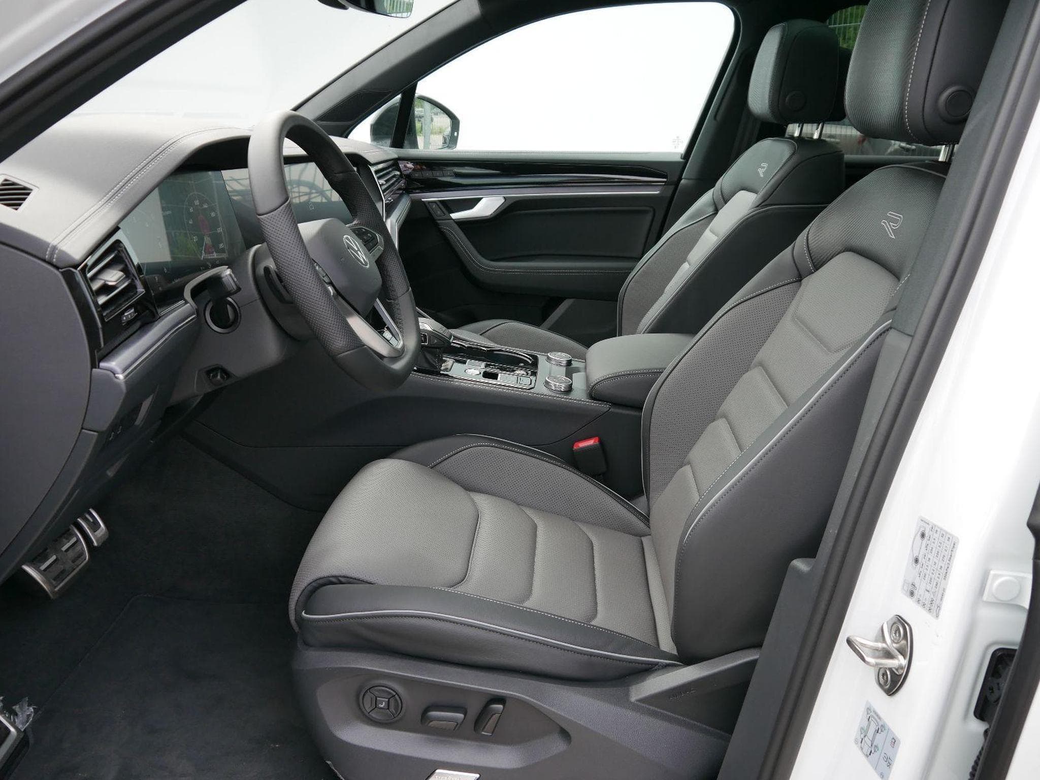 VW Touareg FINAL-EDITION (2026) - Photo 10