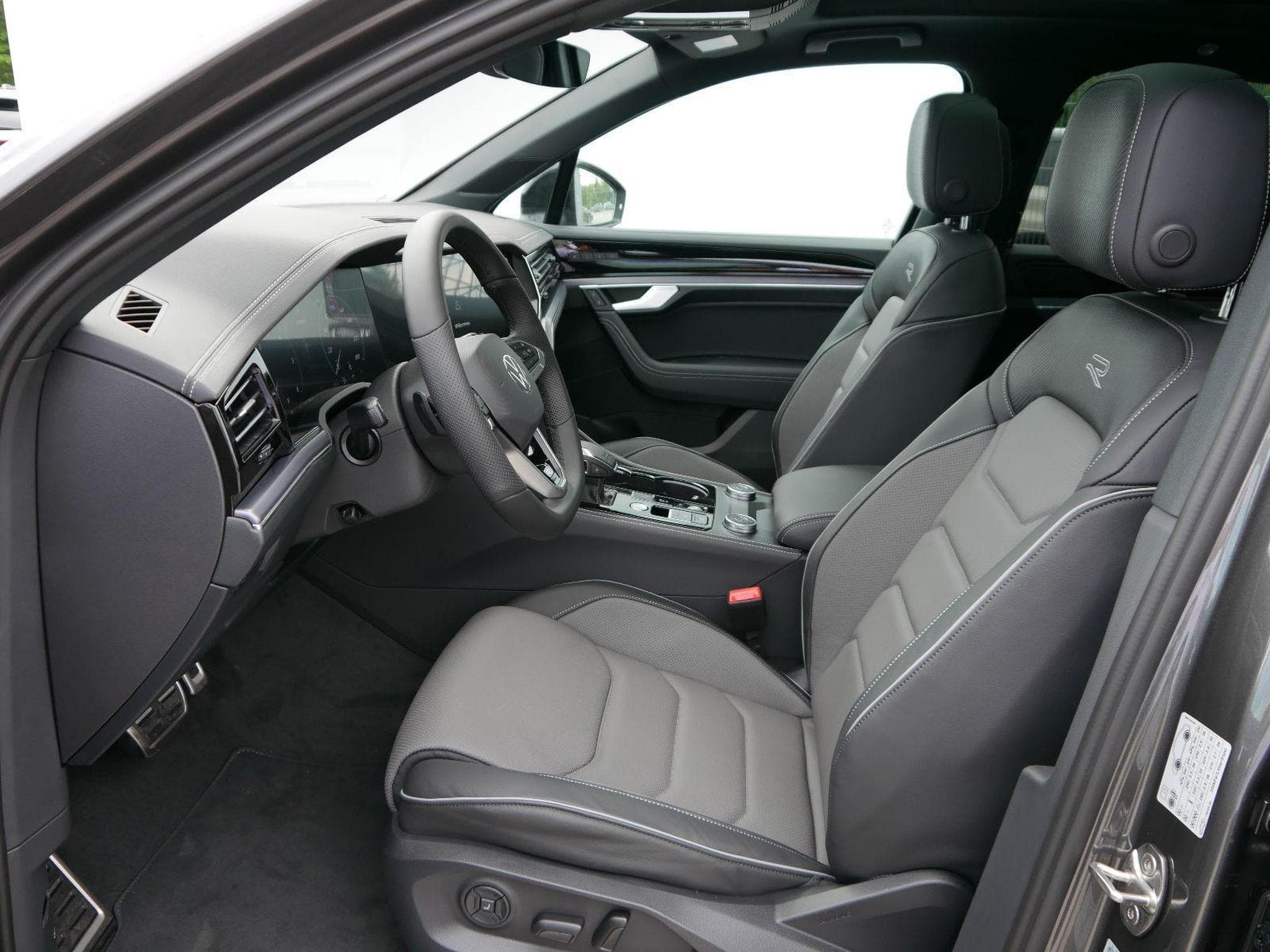 VW Touareg FINAL-EDITION (2026) - Photo 8