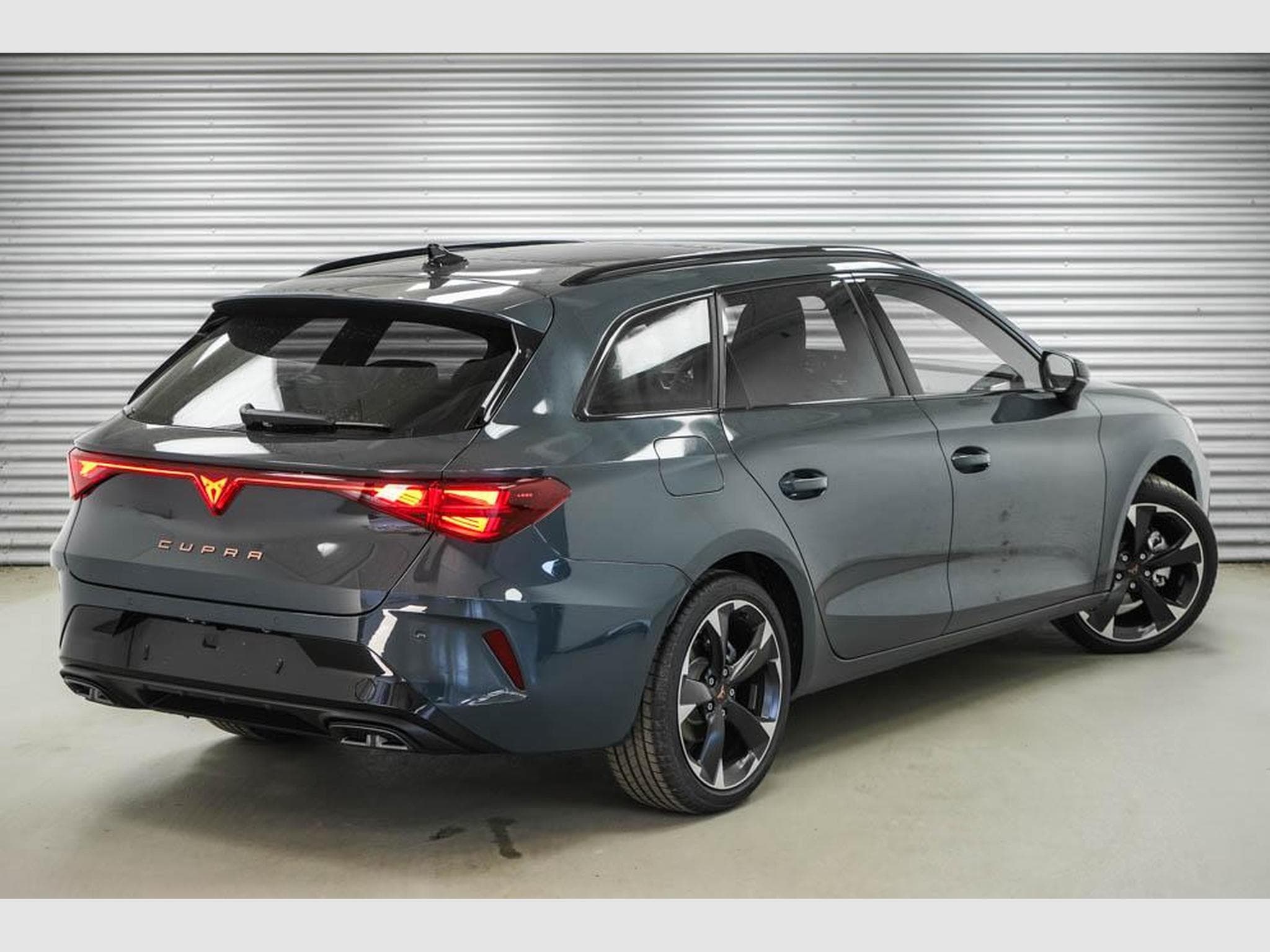 Cupra Leon ST 1,5 eTSI (2026) - Photo 2