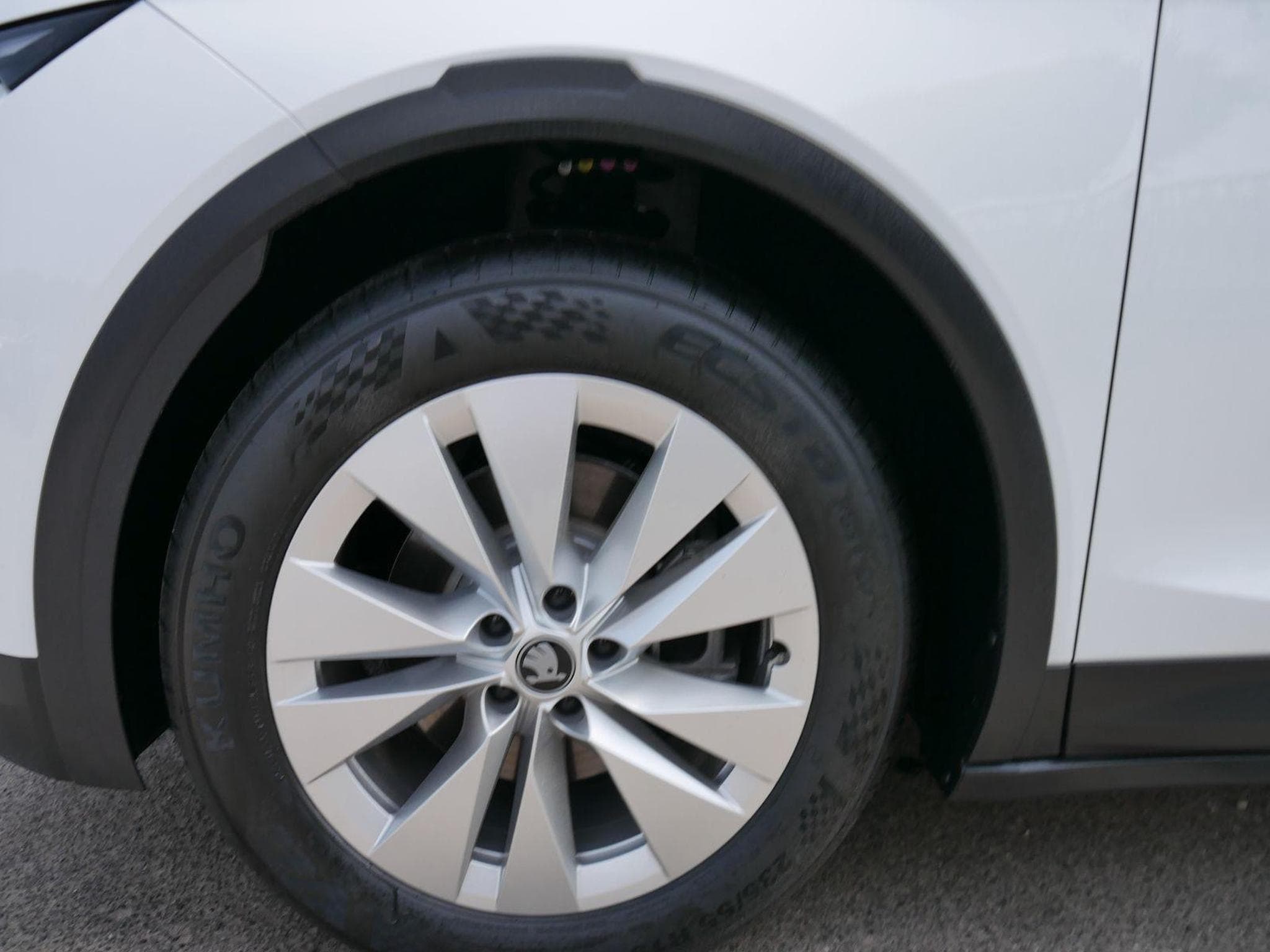 Skoda Elroq 60*ACC*PDC*LED*SHZ*KAMERA*TEMPOMAT*KLIMA*SMARTLINK*EL-HECKKL (2026) - Photo 4