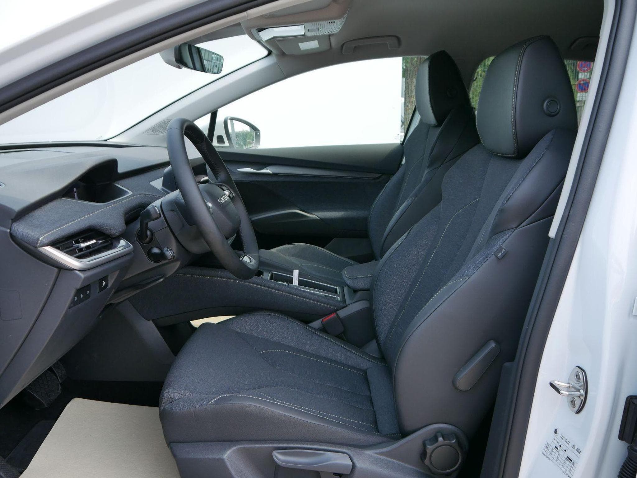 Skoda Elroq 60*ACC*PDC*LED*SHZ*KAMERA*TEMPOMAT*KLIMA*SMARTLINK*EL-HECKKL (2026) - Photo 9