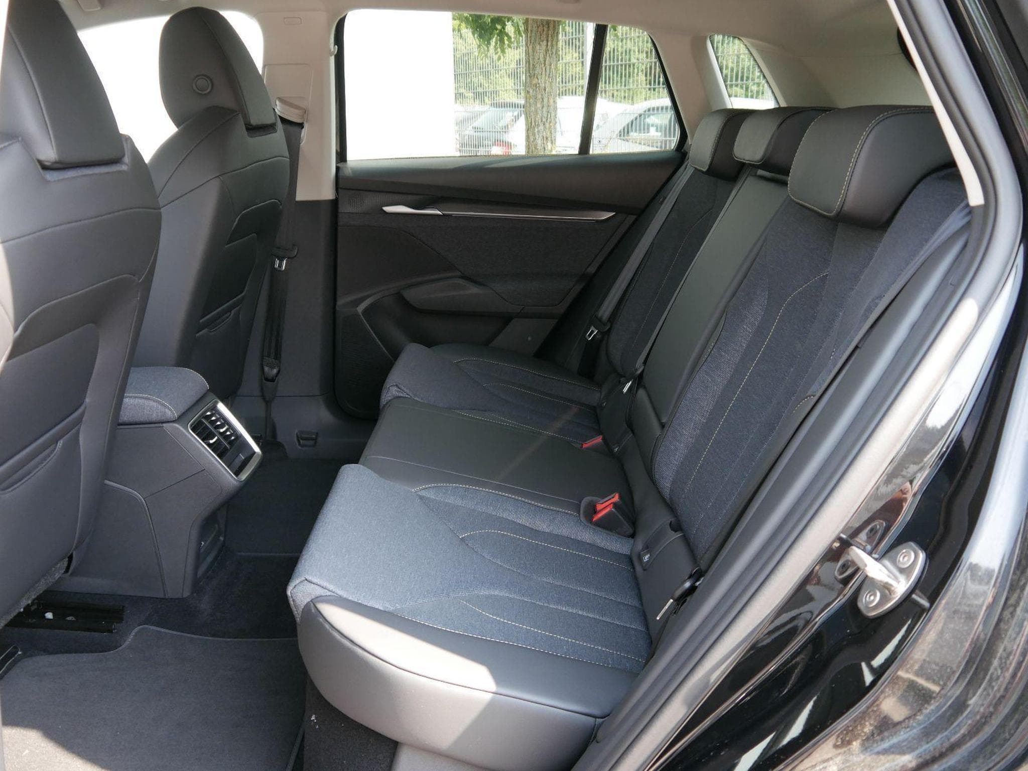 Skoda Elroq 60*ACC*PDC*LED*SHZ*KAMERA*TEMPOMAT*KLIMA*SMARTLINK*EL-HECKKL (2026) - Photo 7