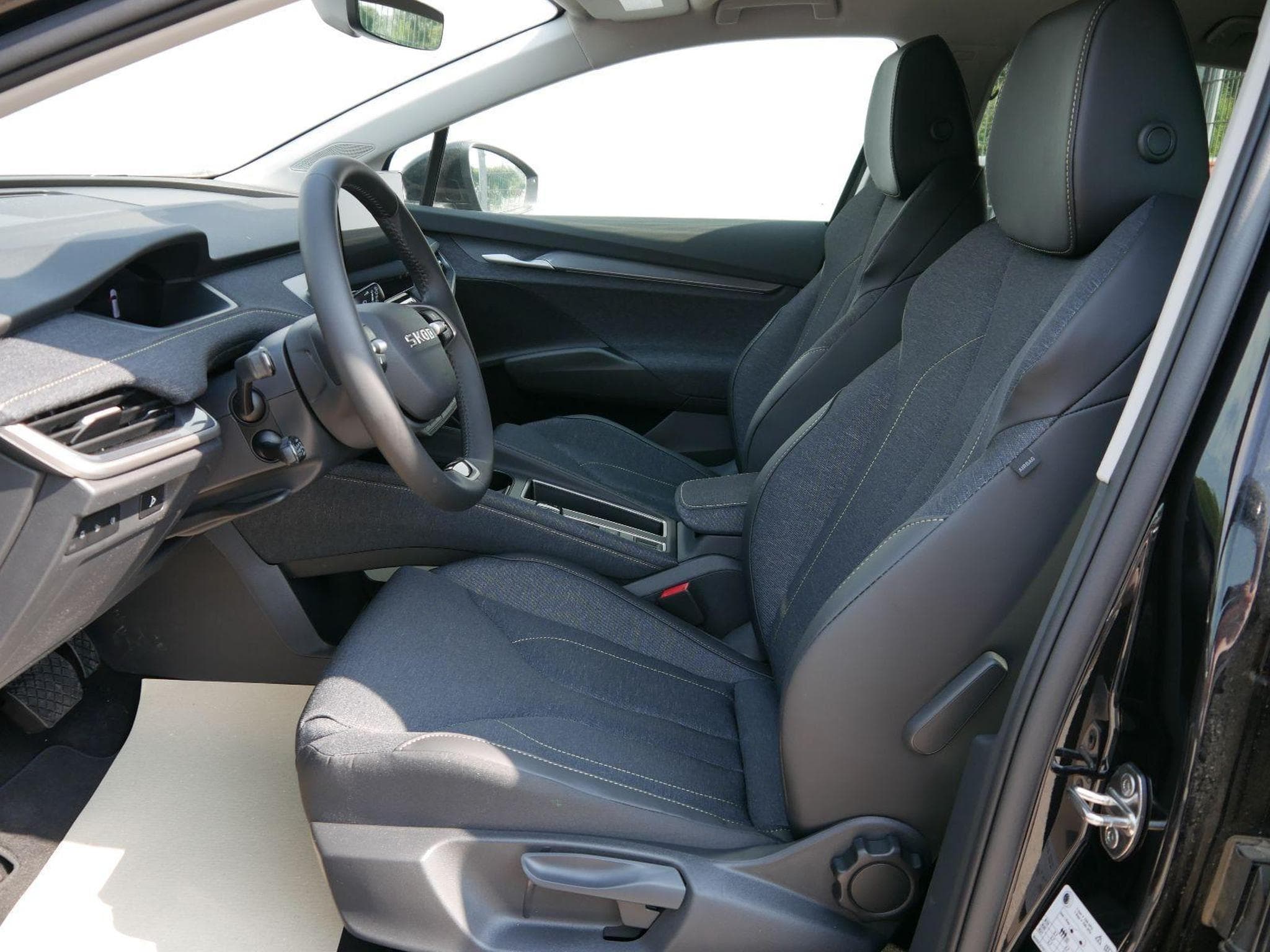 Skoda Elroq 60*ACC*PDC*LED*SHZ*KAMERA*TEMPOMAT*KLIMA*SMARTLINK*EL-HECKKL (2026) - Photo 8