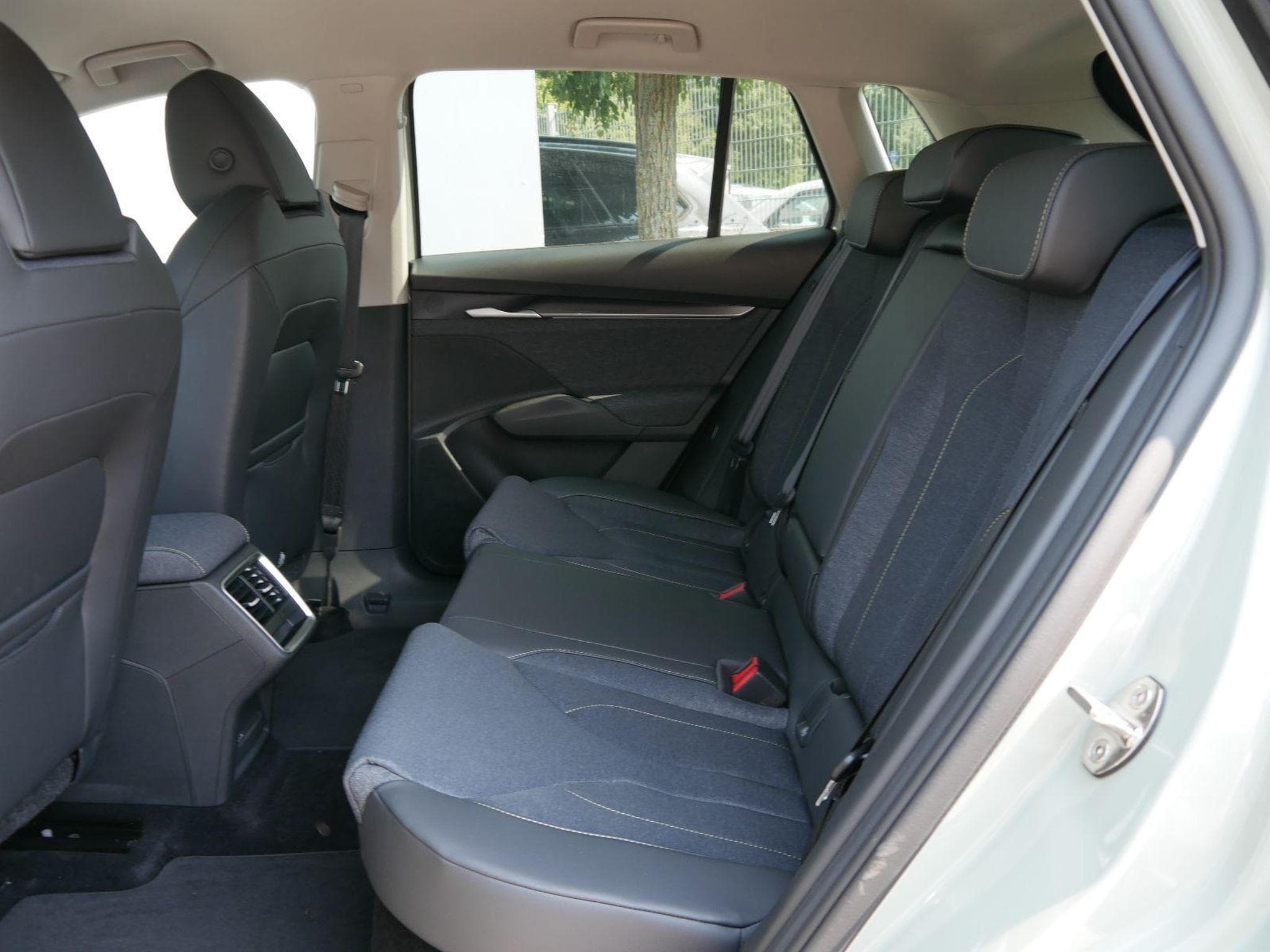 Skoda Elroq 60*ACC*PDC*LED*SHZ*KAMERA*TEMPOMAT*KLIMA*SMARTLINK*EL-HECKKL (2026) - Photo 8