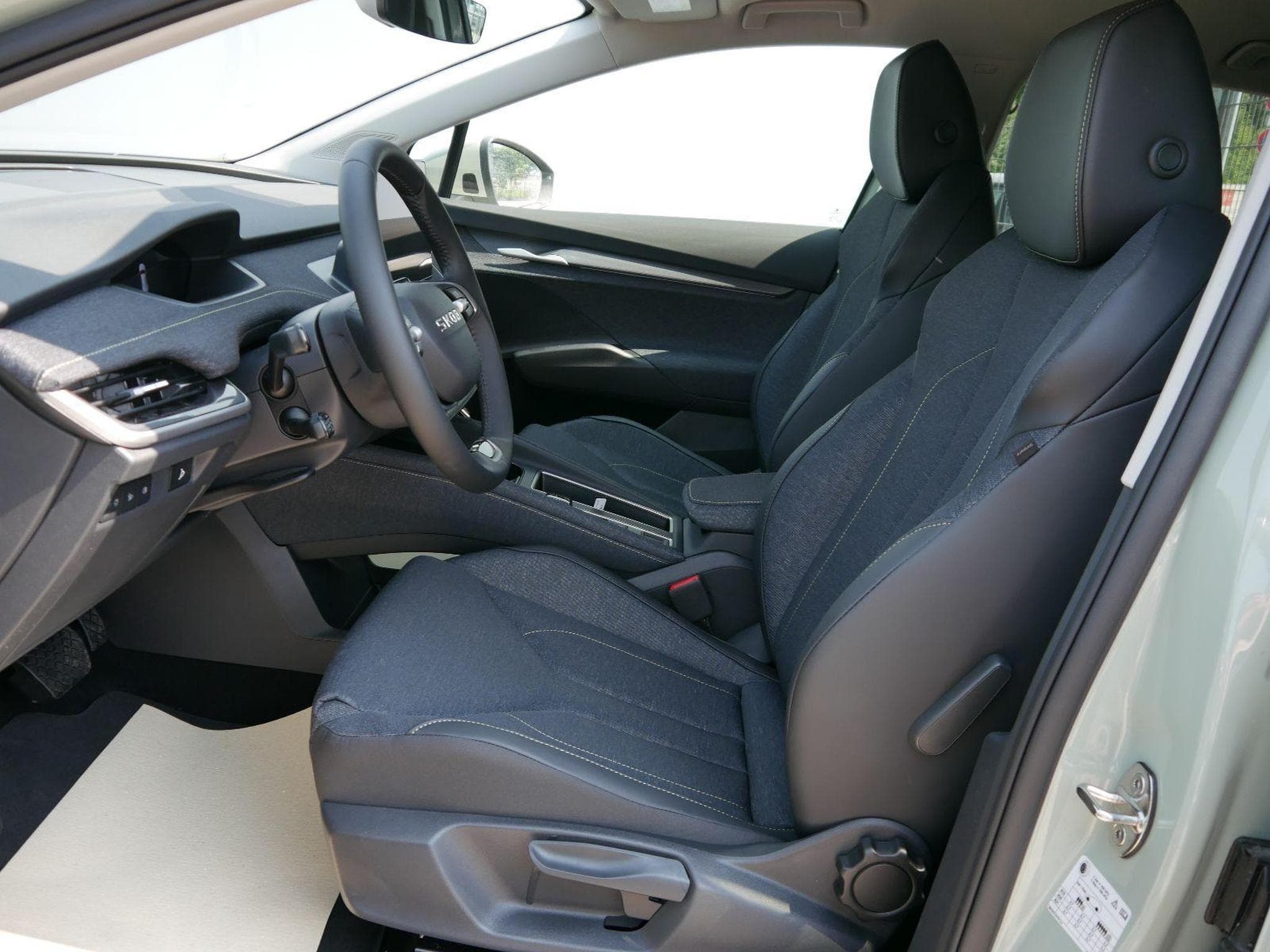 Skoda Elroq 60*ACC*PDC*LED*SHZ*KAMERA*TEMPOMAT*KLIMA*SMARTLINK*EL-HECKKL (2026) - Photo 9