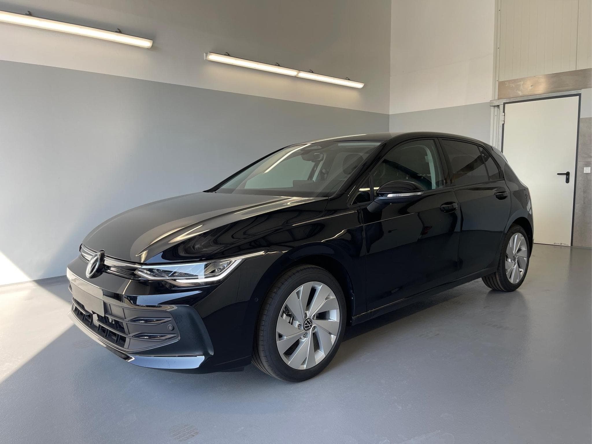 VW Golf LIFE (2026) - Photo 1