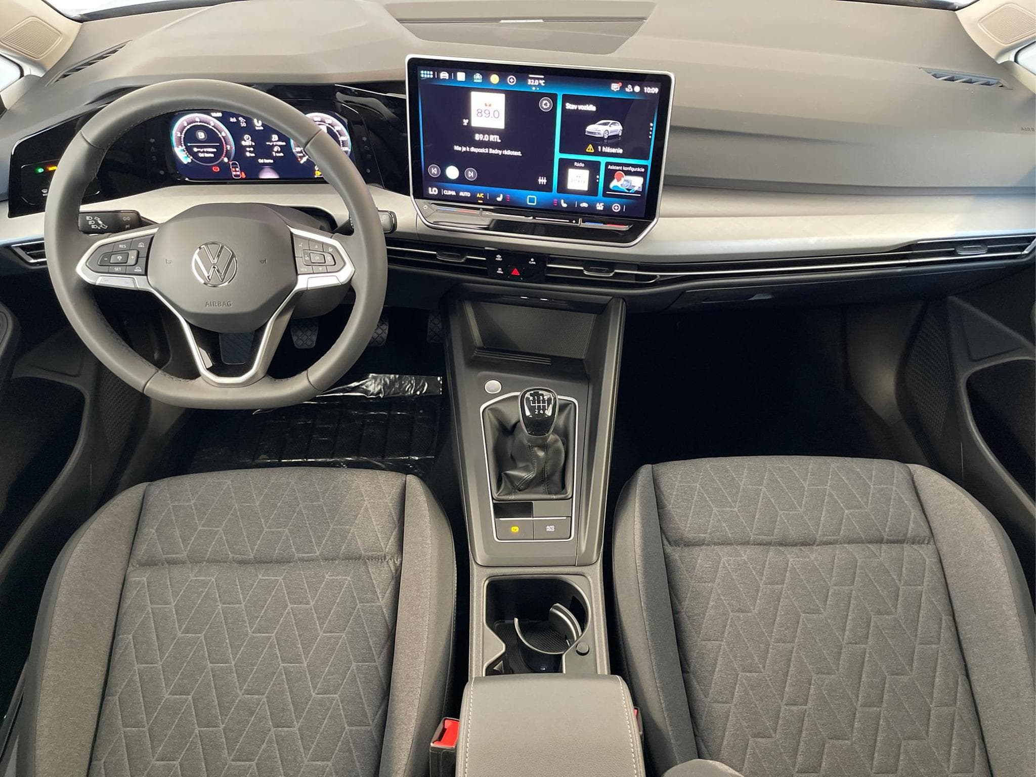 VW Golf LIFE (2026) - Photo 6