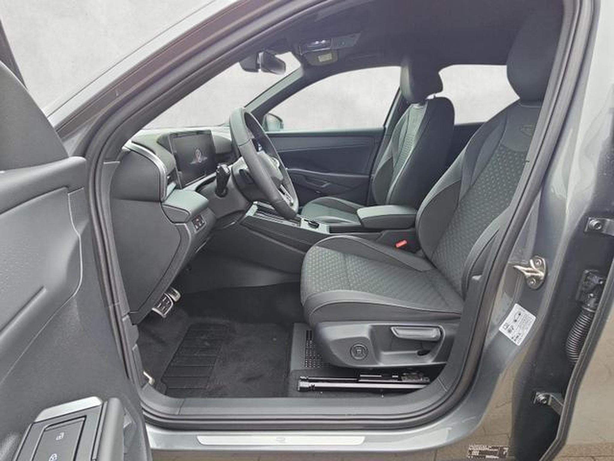 VW T-Roc 1.5 eTSI 110 kW R-Line (2026) - Photo 9