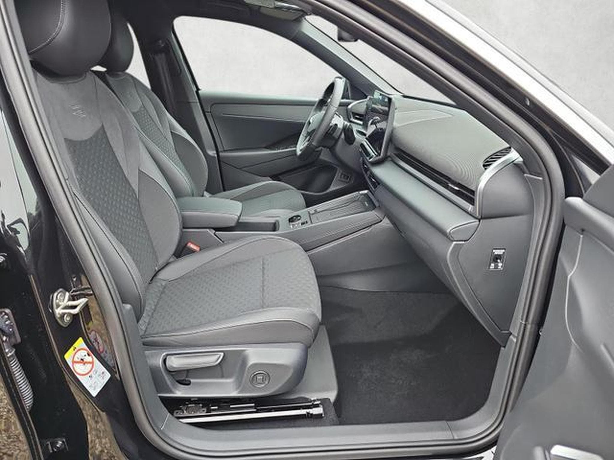 VW T-Roc 1.5 eTSI 110 kW R-Line (2026) - Photo 10