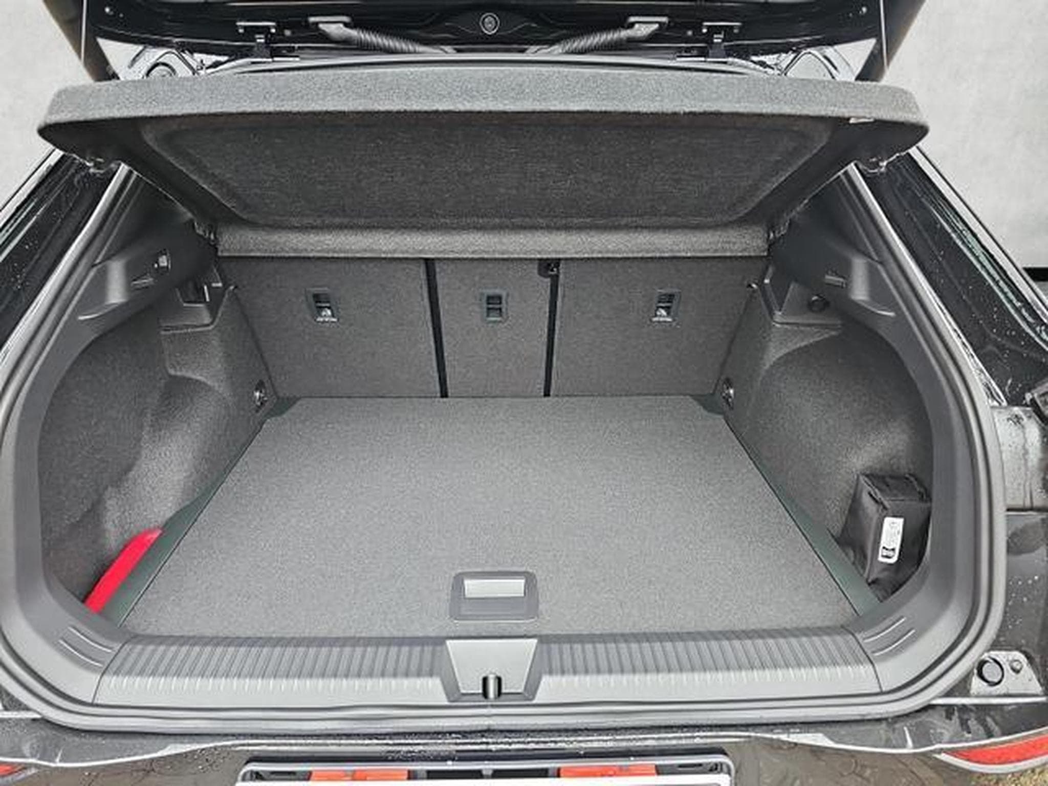 VW T-Roc 1.5 eTSI 110 kW R-Line (2026) - Photo 14