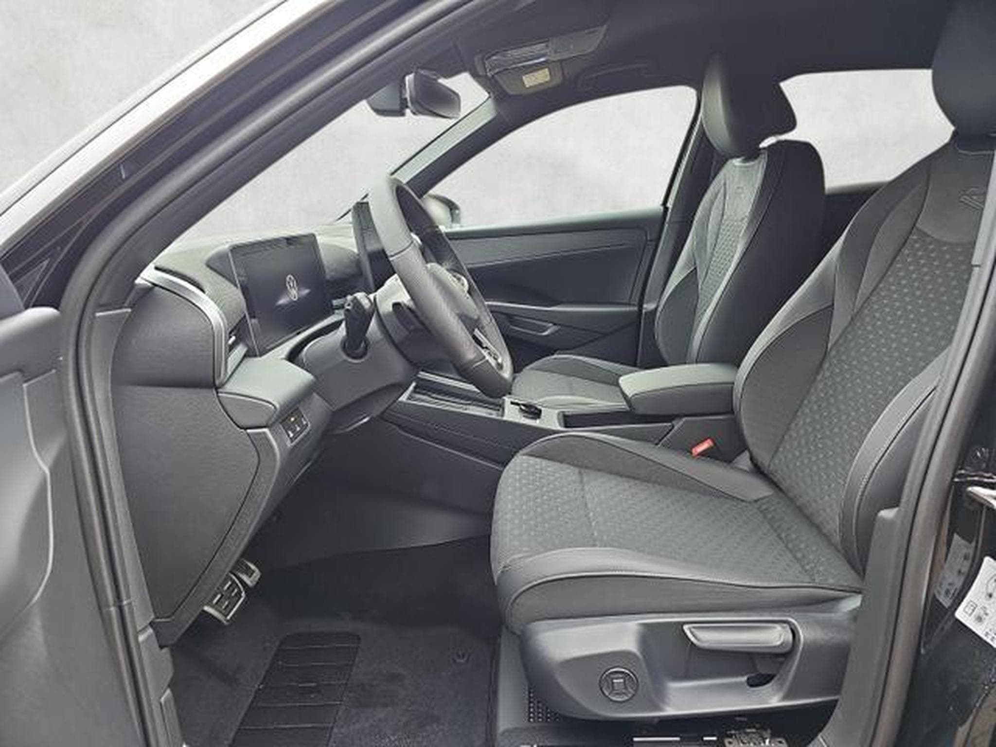 VW T-Roc 1.5 eTSI 110 kW R-Line (2026) - Photo 9
