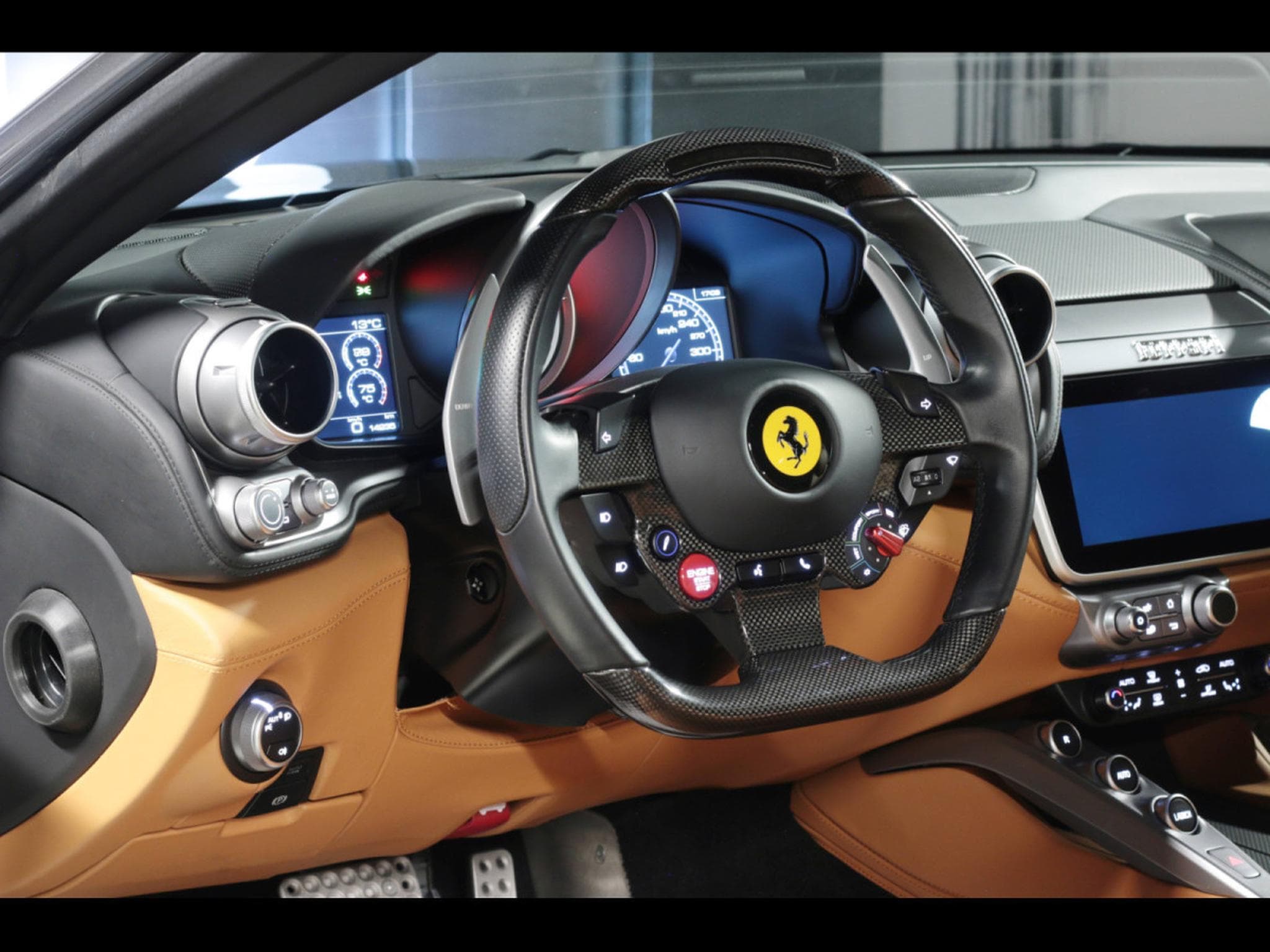 Ferrari GTC4 Lusso V8 T 3.9 (611 CH) – GRIGIO SILVERSTONE (2018) - Photo 10