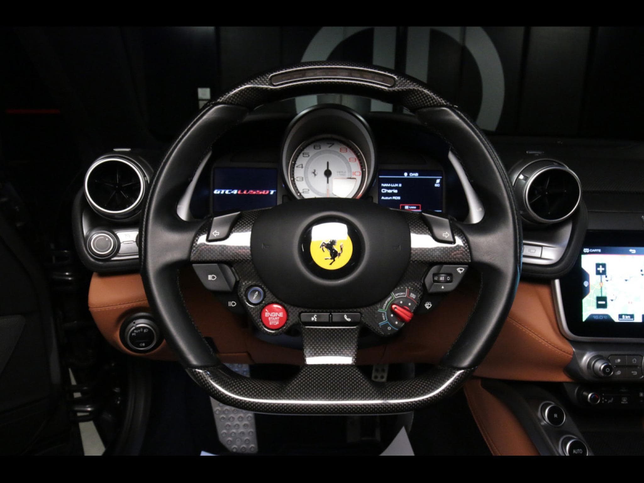 Ferrari GTC4 Lusso V8 T 3.9 (611 CH) – GRIGIO SILVERSTONE (2018) - Photo 17