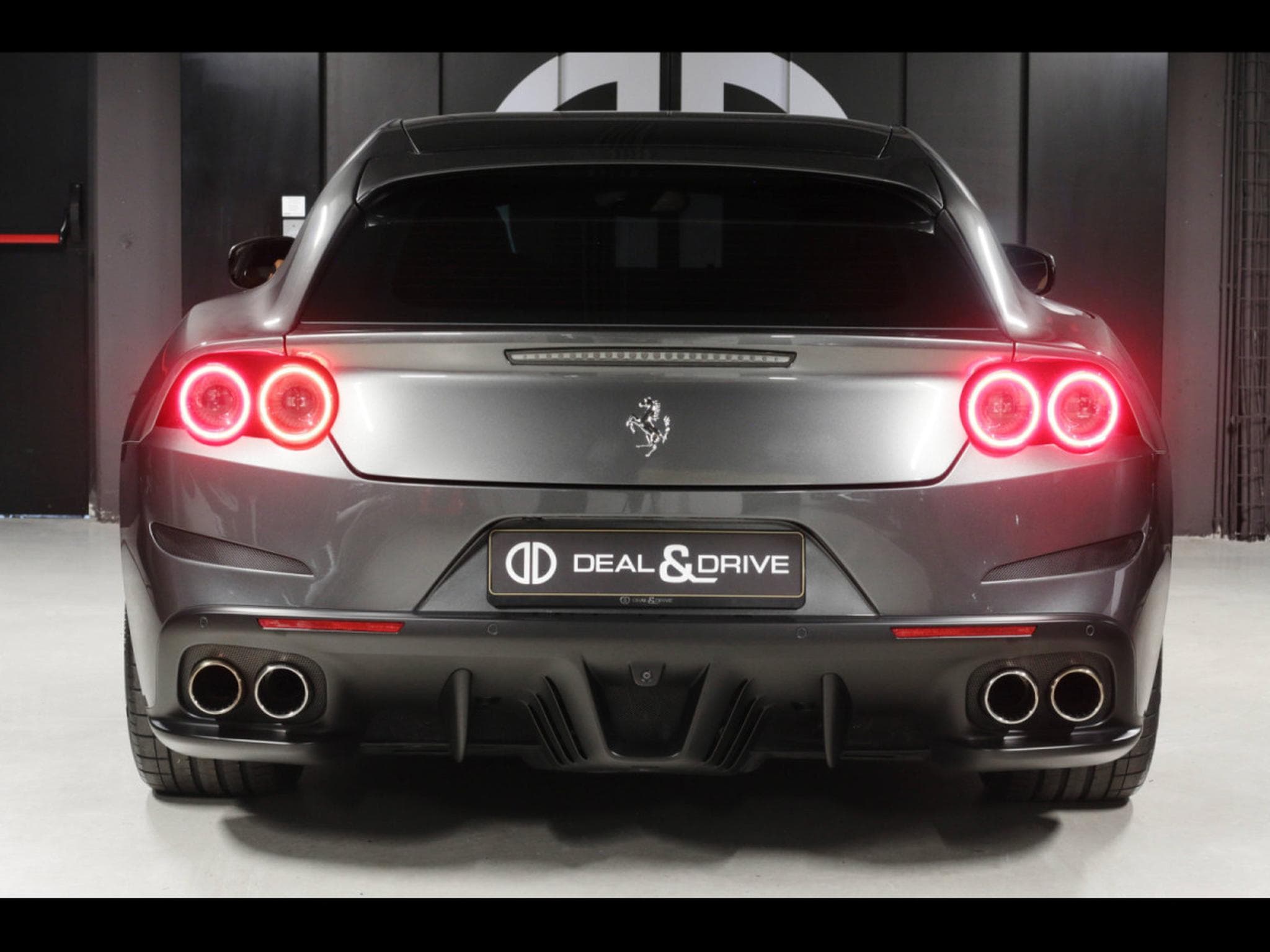 Ferrari GTC4 Lusso V8 T 3.9 (611 CH) – GRIGIO SILVERSTONE (2018) - Photo 4