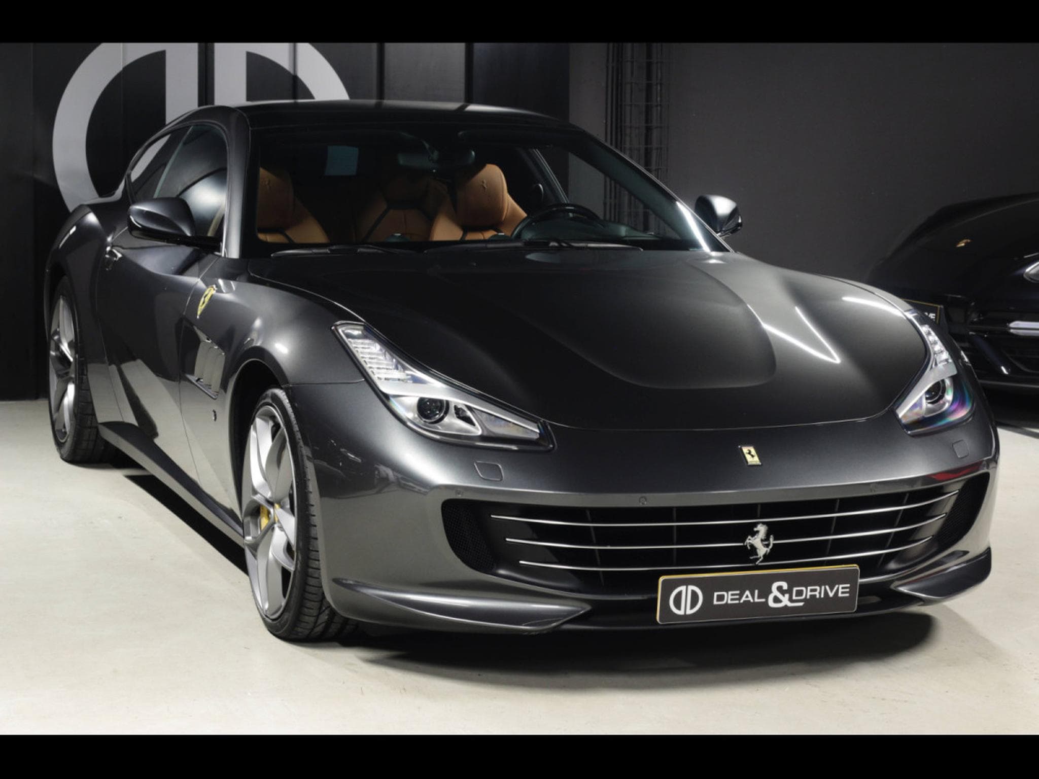 Ferrari GTC4 Lusso V8 T 3.9 (611 CH) – GRIGIO SILVERSTONE (2018) - Photo 6