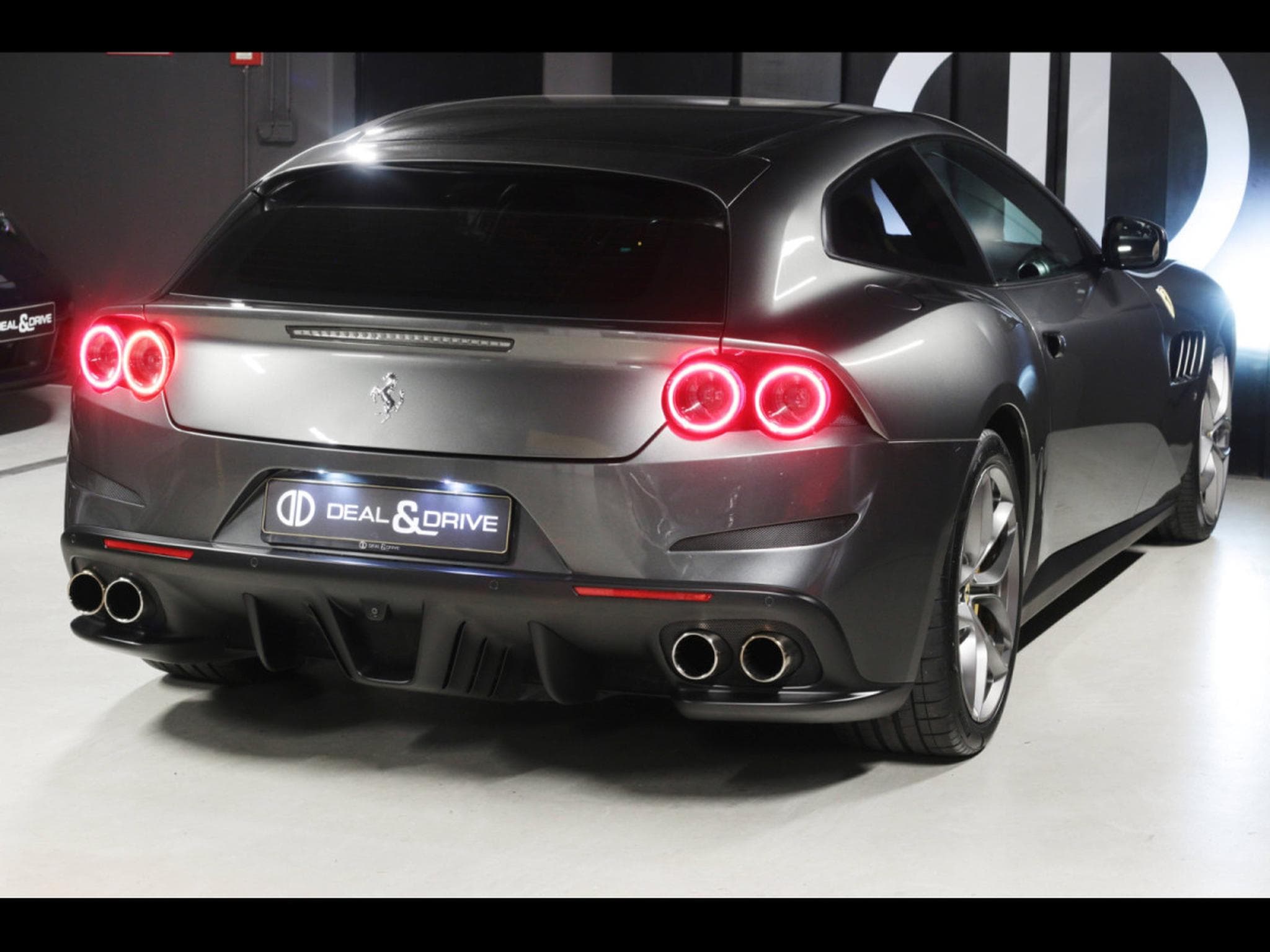 Ferrari GTC4 Lusso V8 T 3.9 (611 CH) – GRIGIO SILVERSTONE (2018) - Photo 7