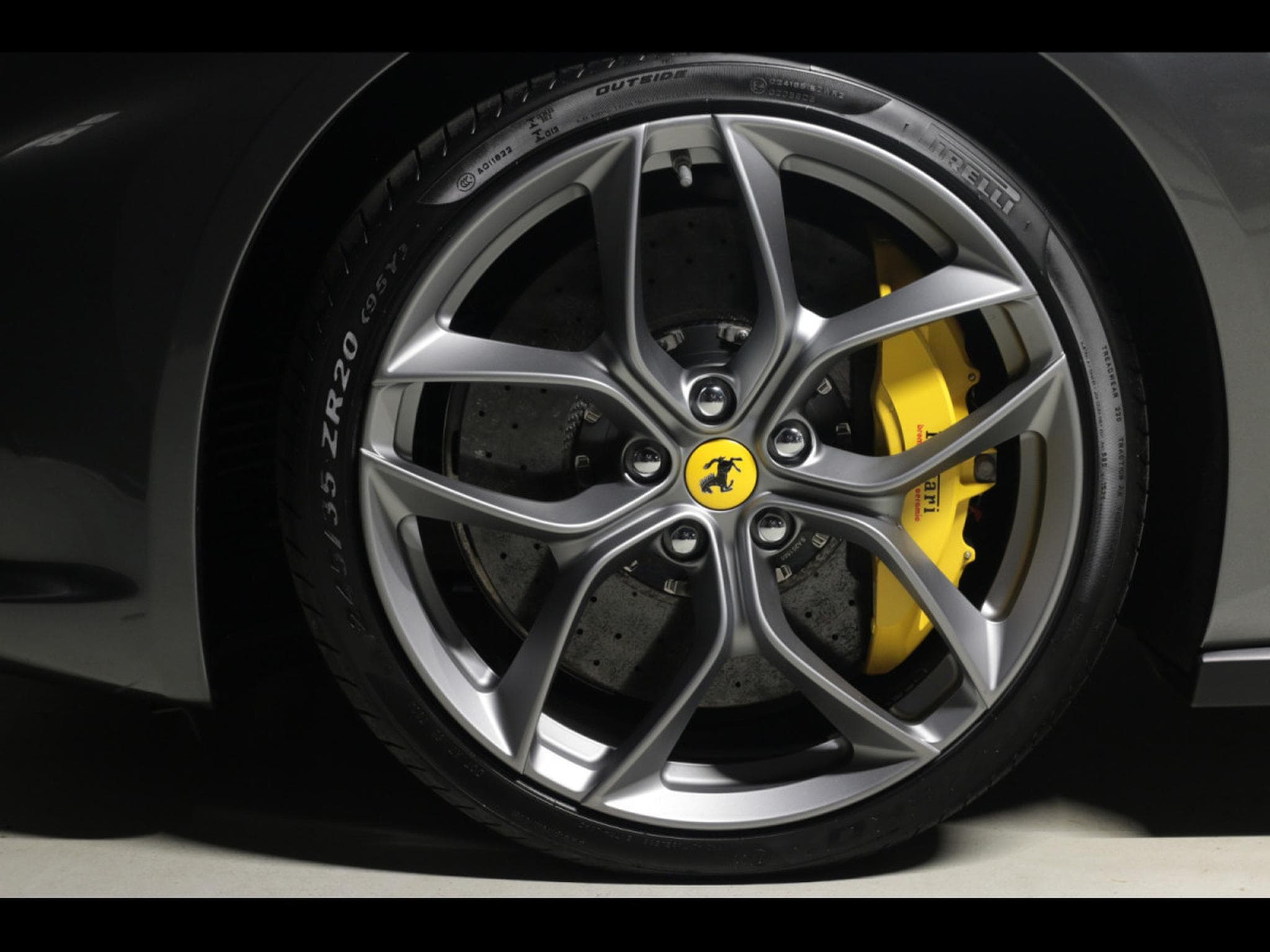 Ferrari GTC4 Lusso V8 T 3.9 (611 CH) – GRIGIO SILVERSTONE (2018) - Photo 8