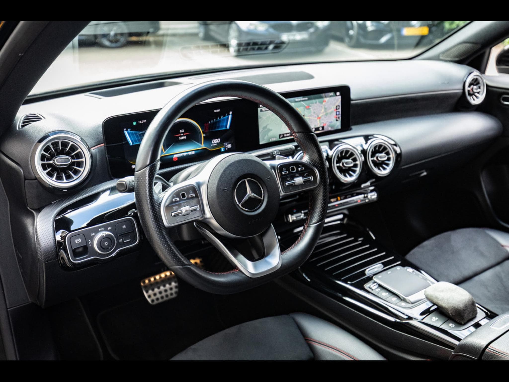 Mercedes A 35 AMG 4M+°KOSMOS BLACK (2021) - Photo 10
