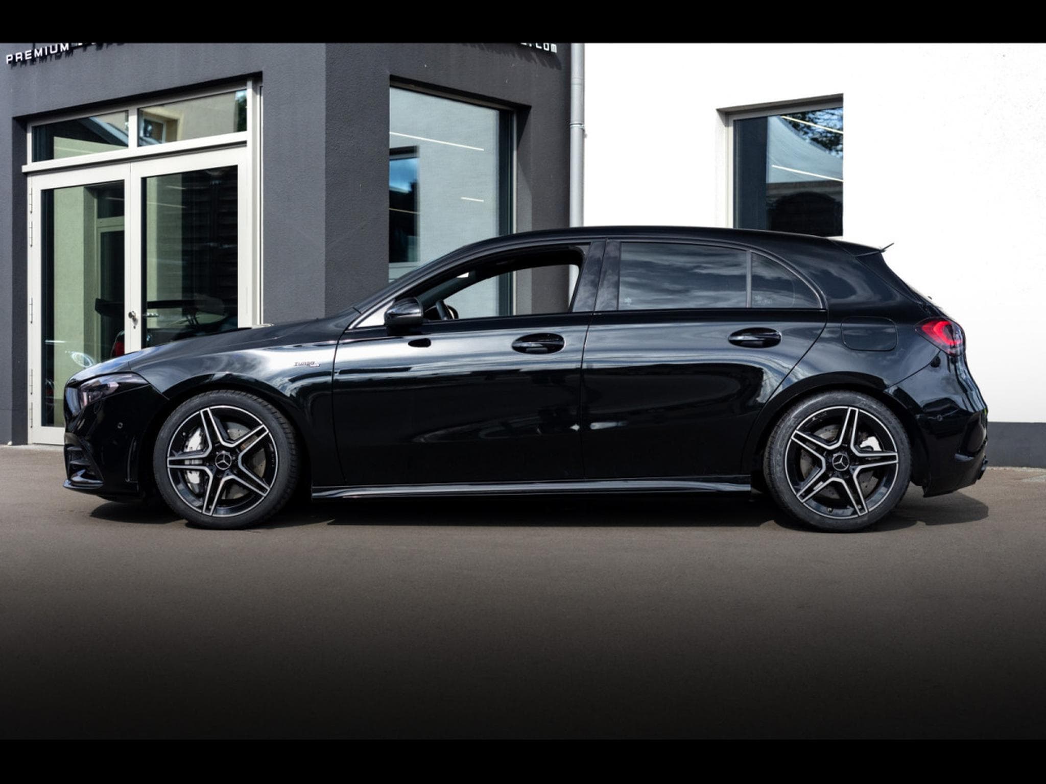 Mercedes A 35 AMG 4M+°KOSMOS BLACK (2021) - Photo 2