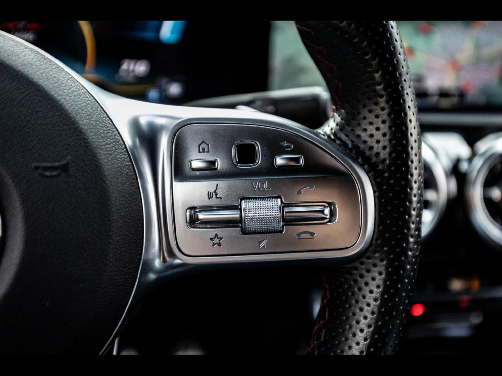 Mercedes A 35 AMG 4M+°KOSMOS BLACK (2021) - Photo 22