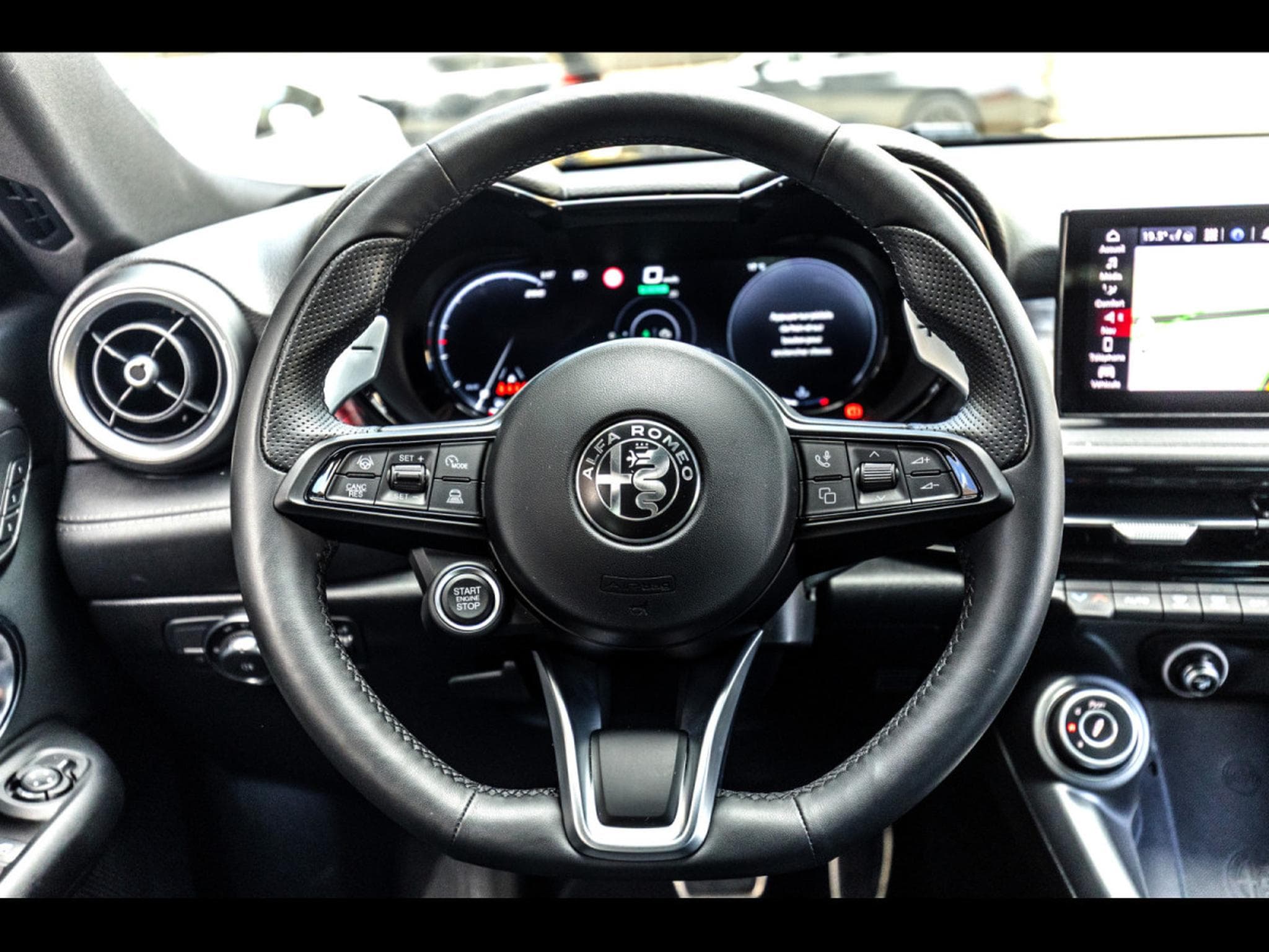 Alfa-Romeo Tonale VELOCE 1.5 MILD-HYBRID TCT – ROSSO ALFA (2023) - Photo 12