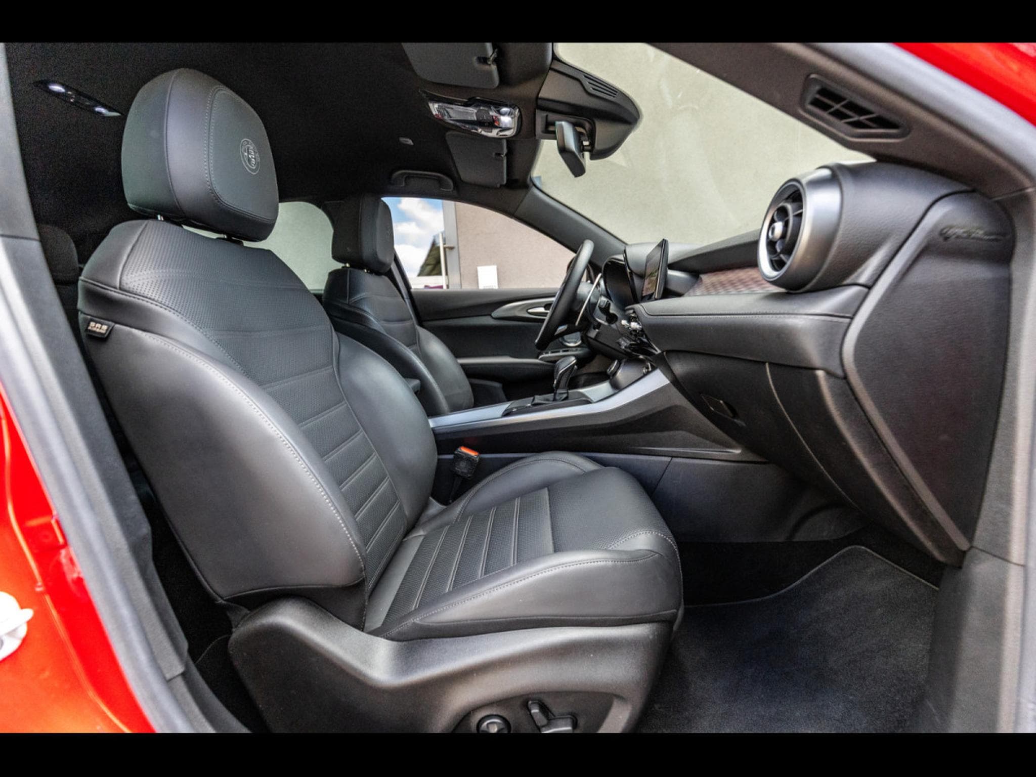 Alfa-Romeo Tonale VELOCE 1.5 MILD-HYBRID TCT – ROSSO ALFA (2023) - Photo 14