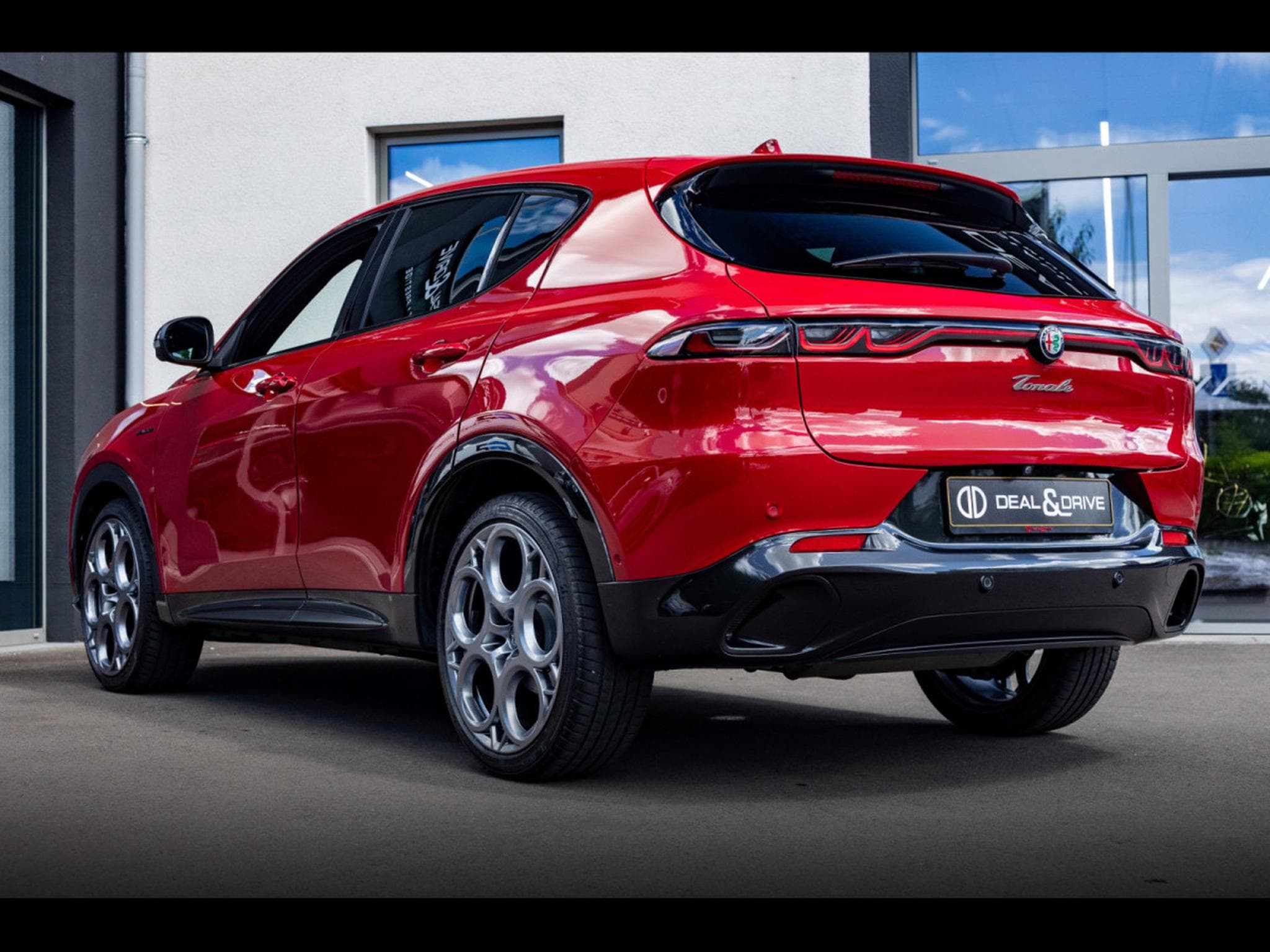 Alfa-Romeo Tonale VELOCE 1.5 MILD-HYBRID TCT – ROSSO ALFA (2023) - Photo 3