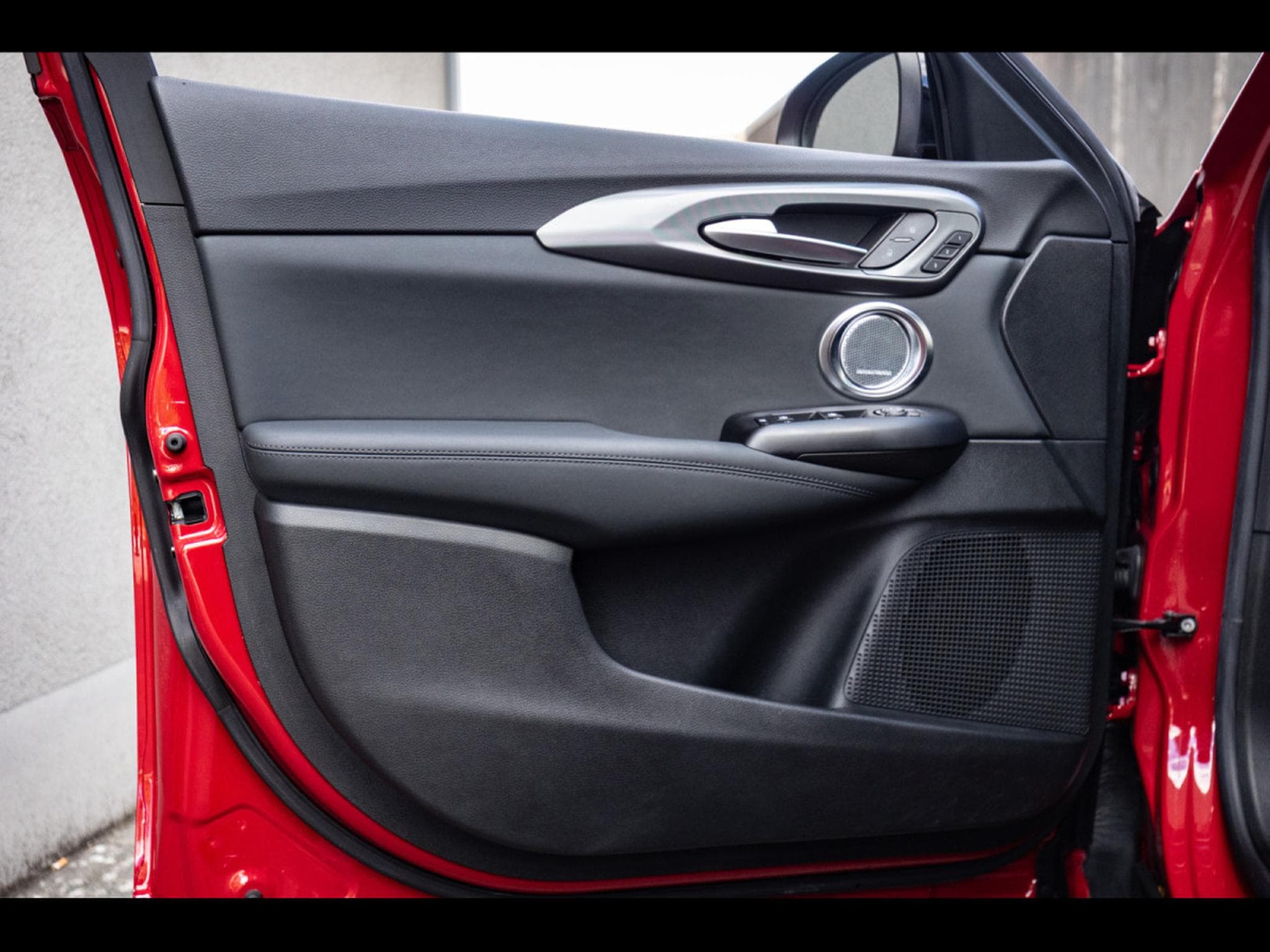 Alfa-Romeo Tonale VELOCE 1.5 MILD-HYBRID TCT – ROSSO ALFA (2023) - Photo 9