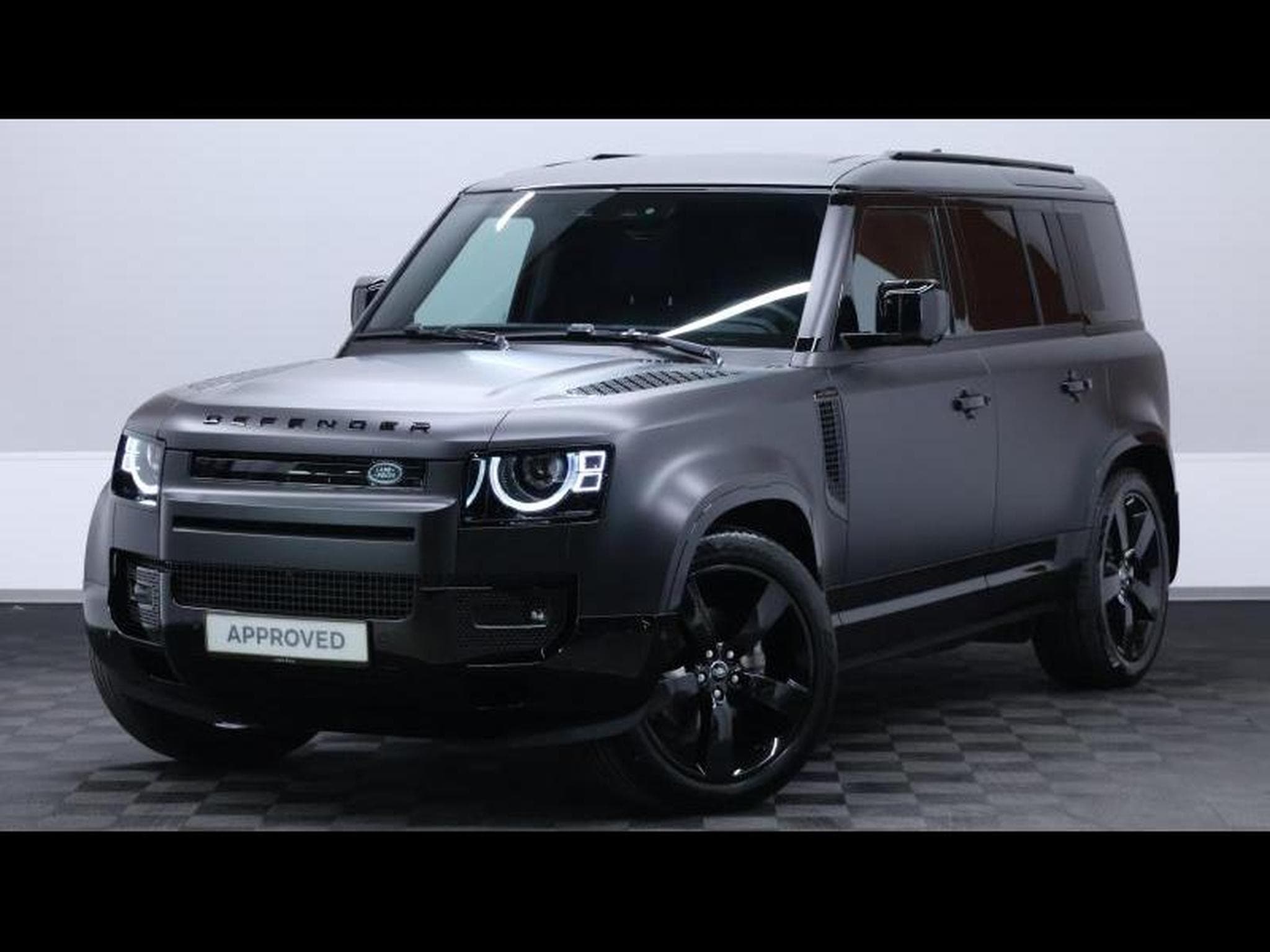 Land-Rover Defender 110 D250 xDynamic SE (2025) - Photo 1