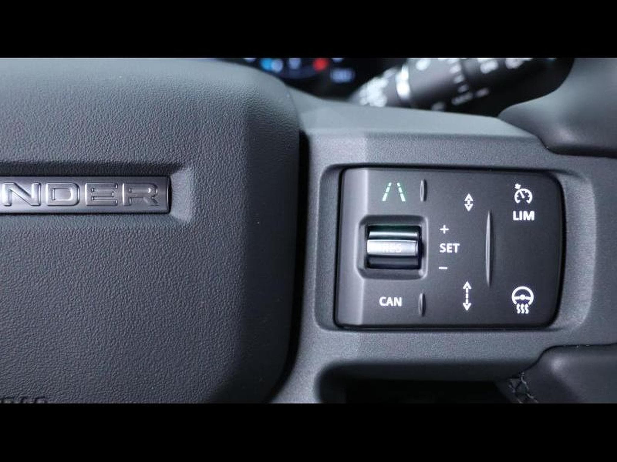 Land-Rover Defender 110 D250 xDynamic SE (2025) - Photo 18