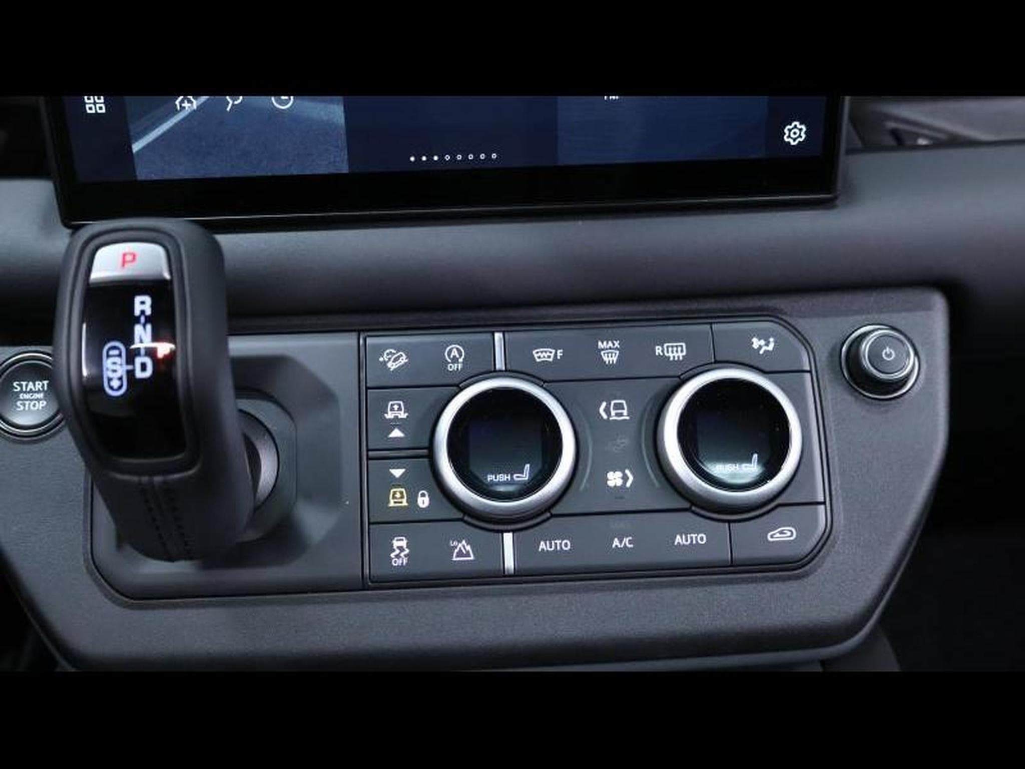 Land-Rover Defender 110 D250 xDynamic SE (2025) - Photo 19