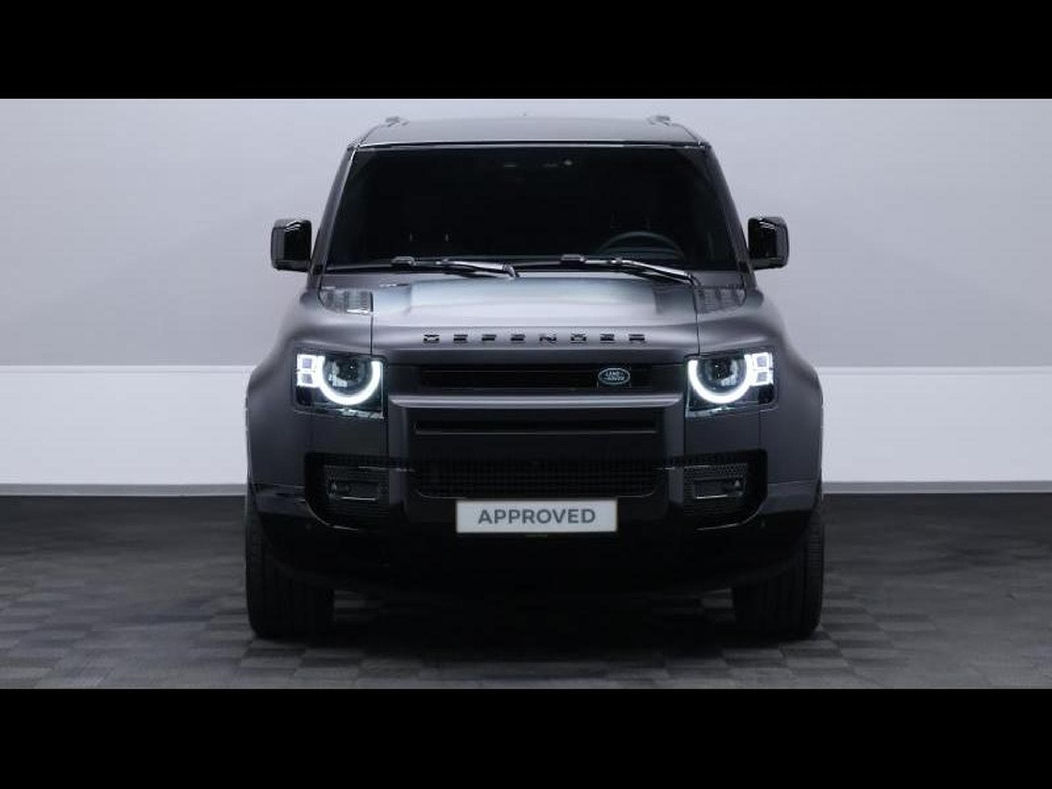 Land-Rover Defender 110 D250 xDynamic SE (2025) - Photo 2