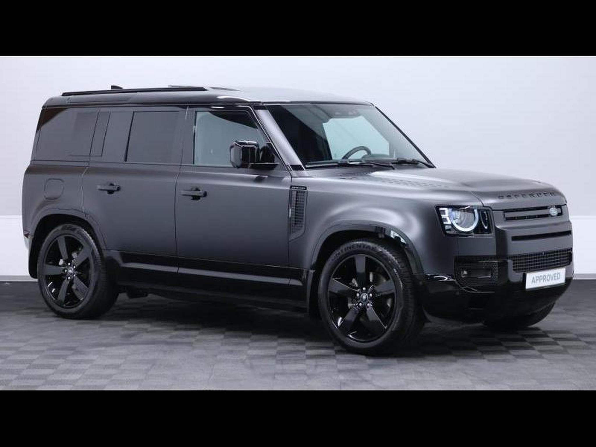 Land-Rover Defender 110 D250 xDynamic SE (2025) - Photo 3
