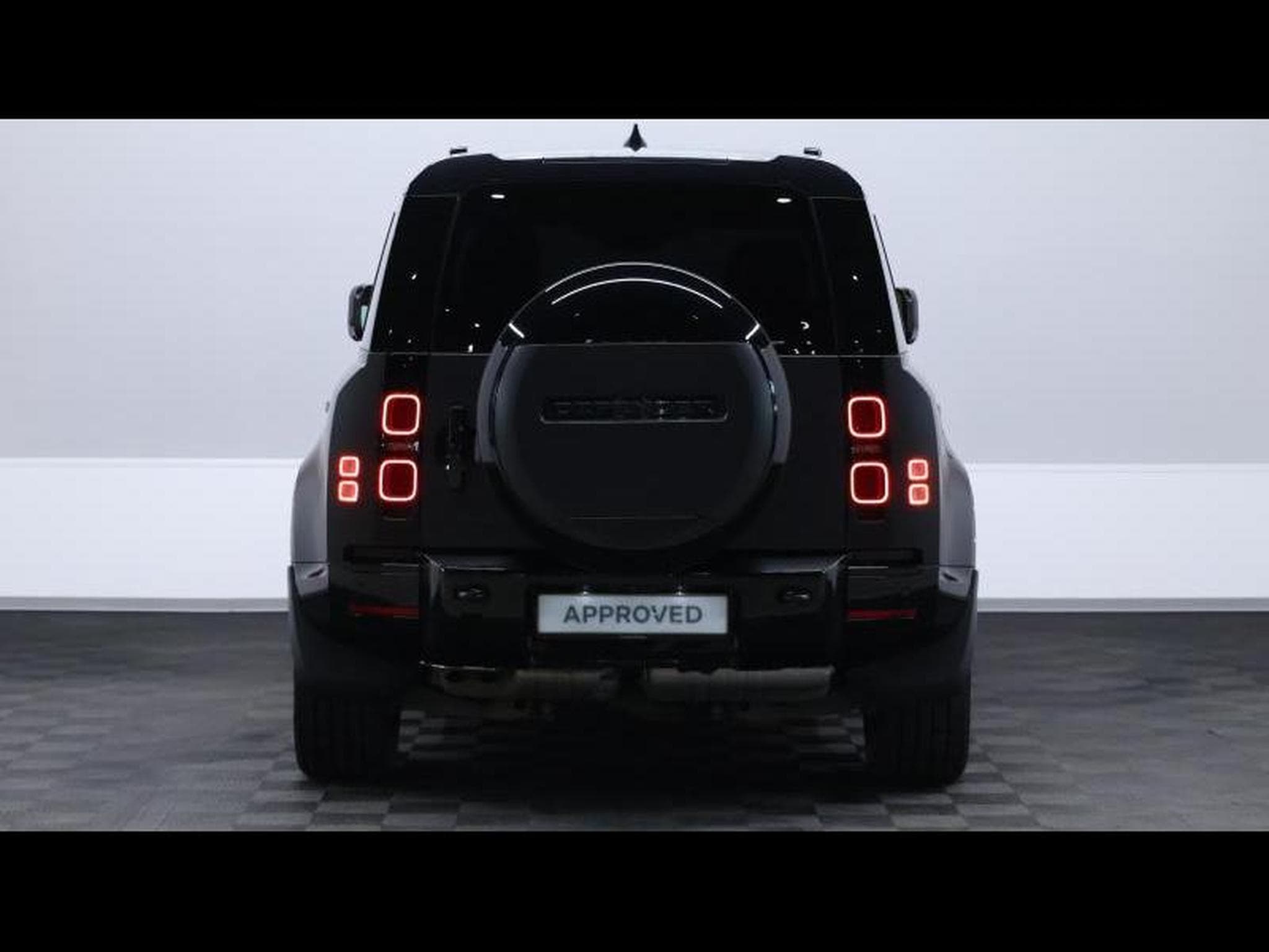 Land-Rover Defender 110 D250 xDynamic SE (2025) - Photo 6
