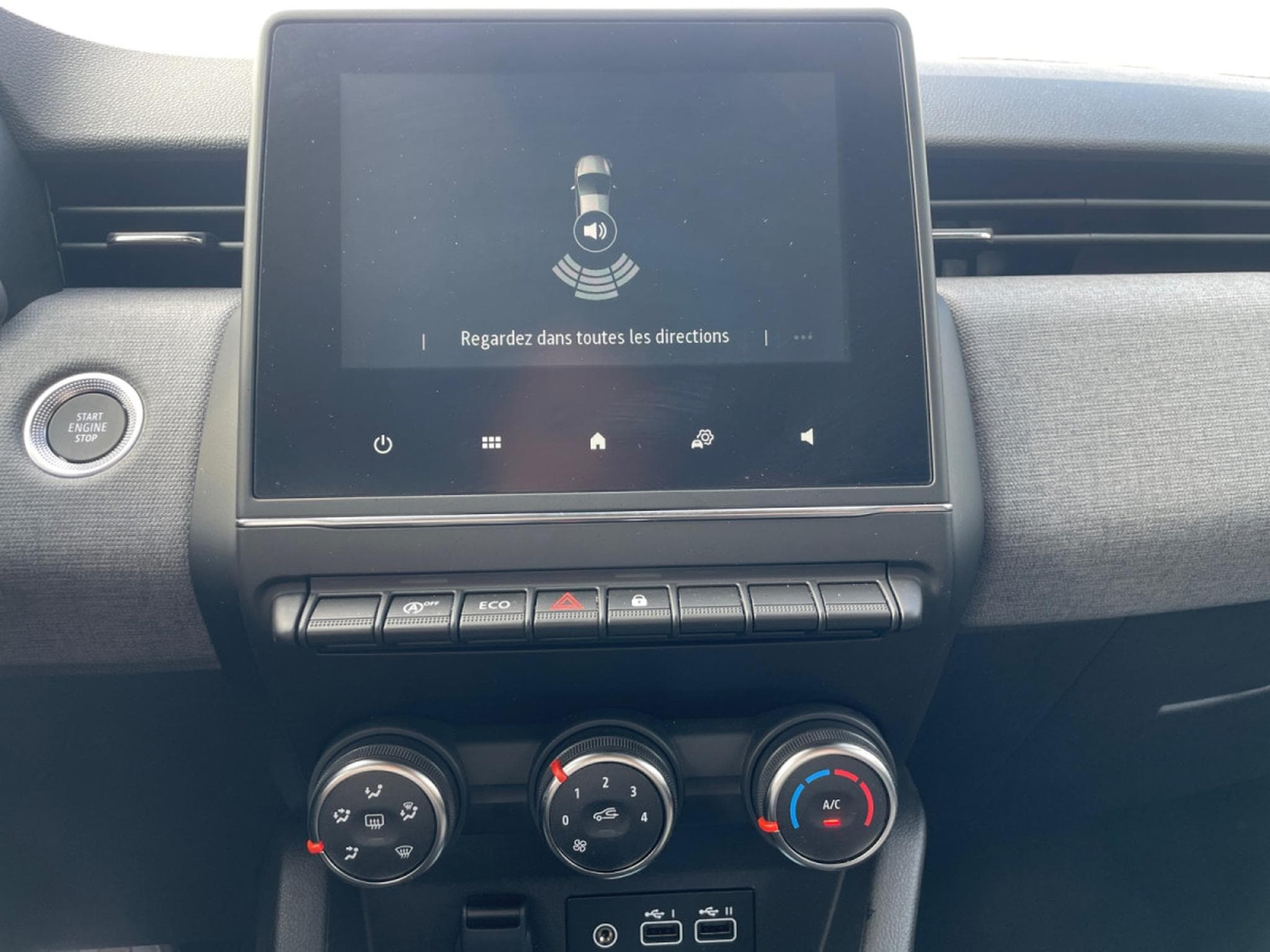 Renault Clio 1.0 TCe Evolution (2025) - Photo 8