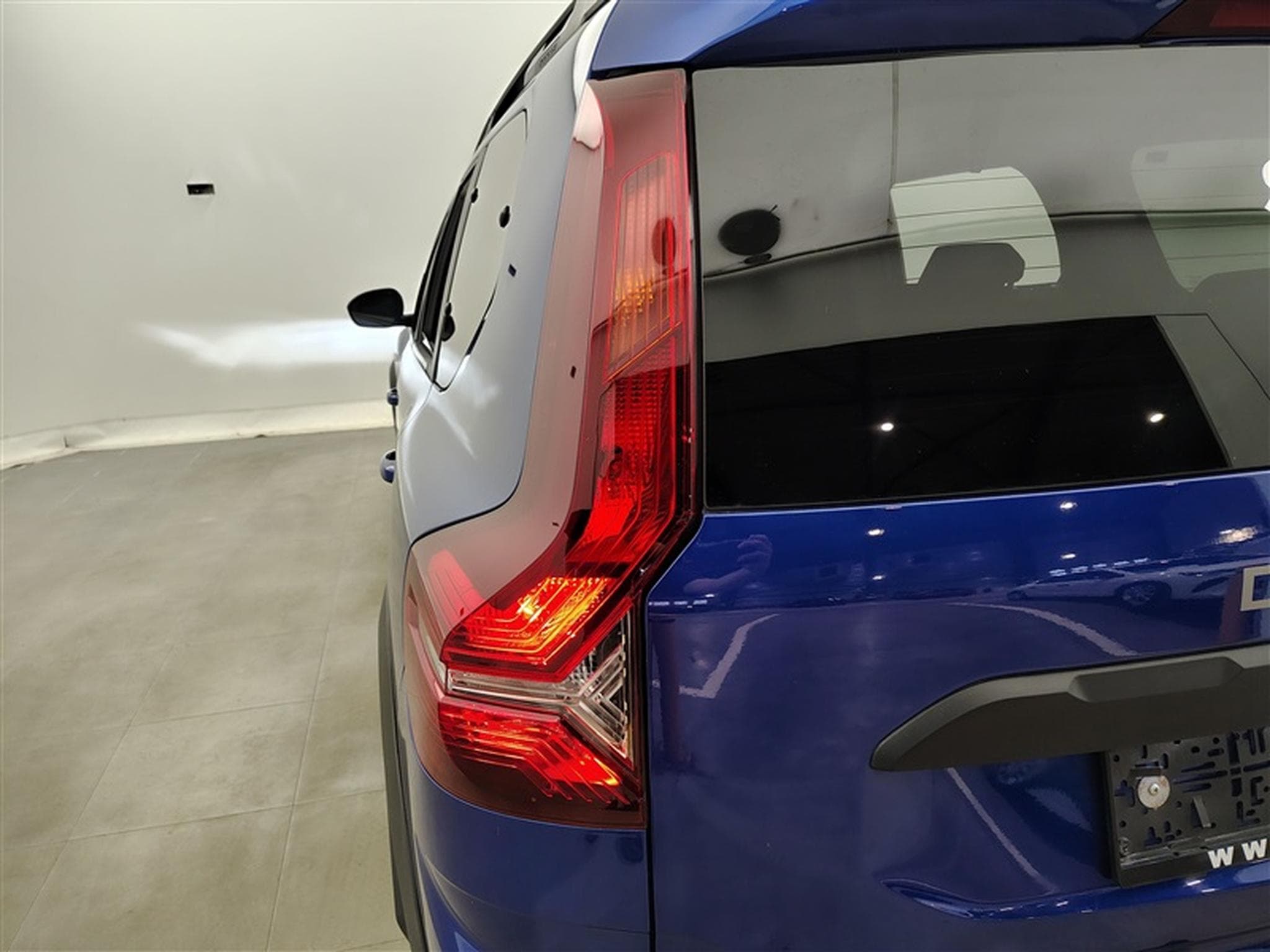 Dacia Jogger 1.0 TCe 110Cv Extreme 7PL / NAVI / CAMERA / FULL LED (2022) - Photo 16