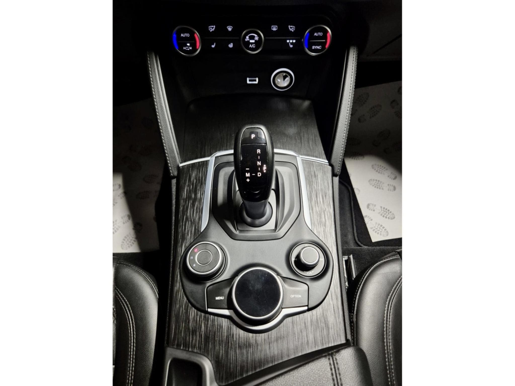 Alfa-Romeo Stelvio 2.0 TURBO Q4 CUIR NAVI (2019) - Photo 9