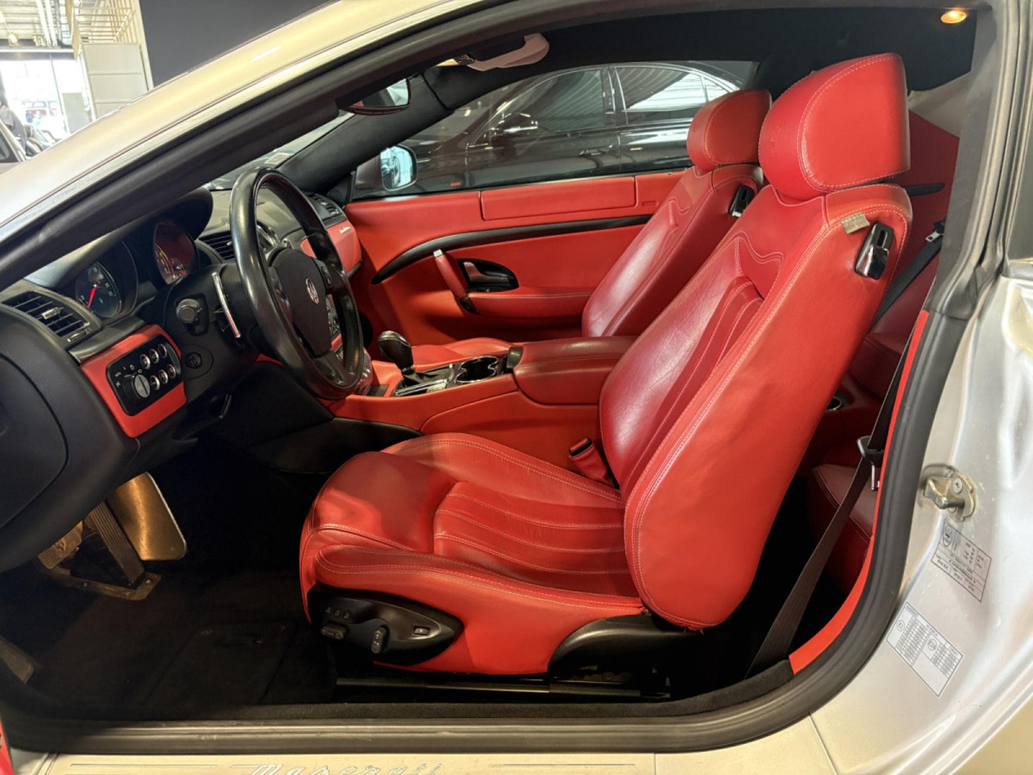 Maserati GranTurismo MASERATI GRANTURISMO 4.2 V8 405 CV/GPS/CUIR/Xénon/ (2009) - Photo 16