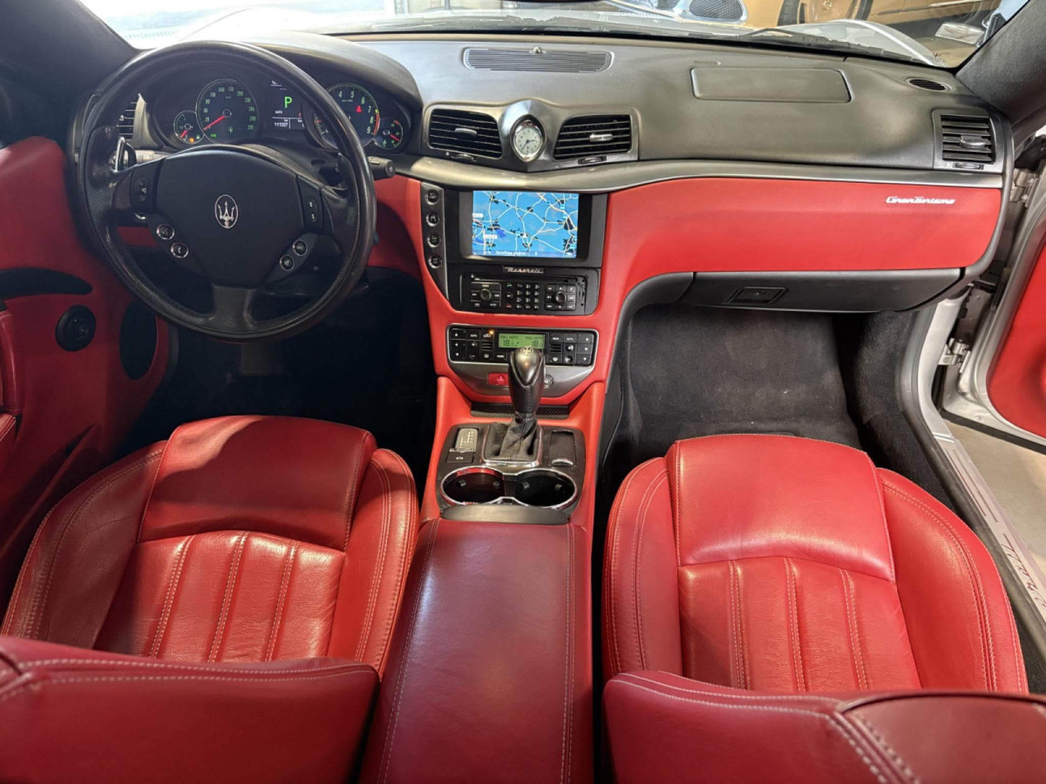 Maserati GranTurismo MASERATI GRANTURISMO 4.2 V8 405 CV/GPS/CUIR/Xénon/ (2009) - Photo 19