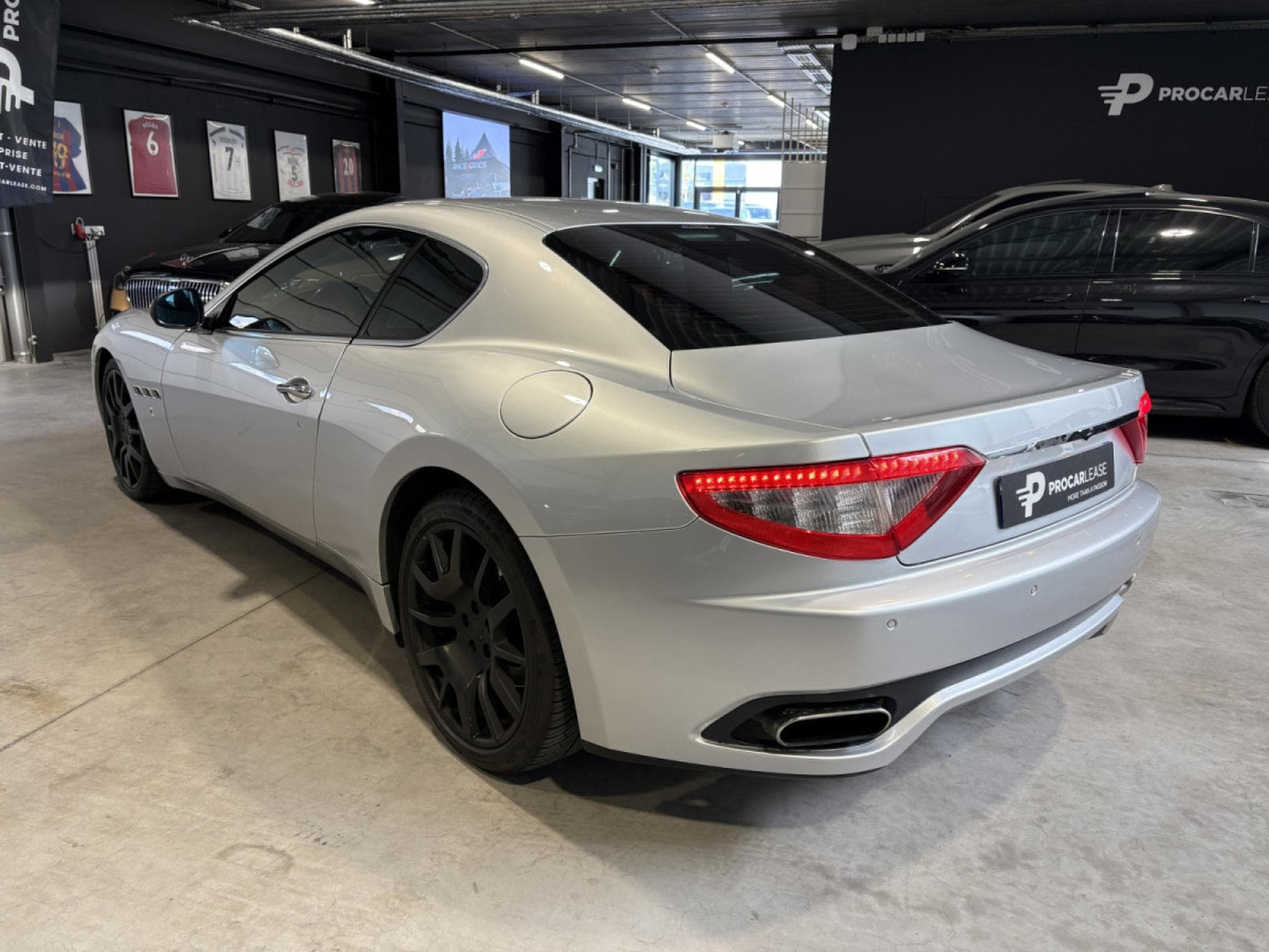 Maserati GranTurismo MASERATI GRANTURISMO 4.2 V8 405 CV/GPS/CUIR/Xénon/ (2009) - Photo 2