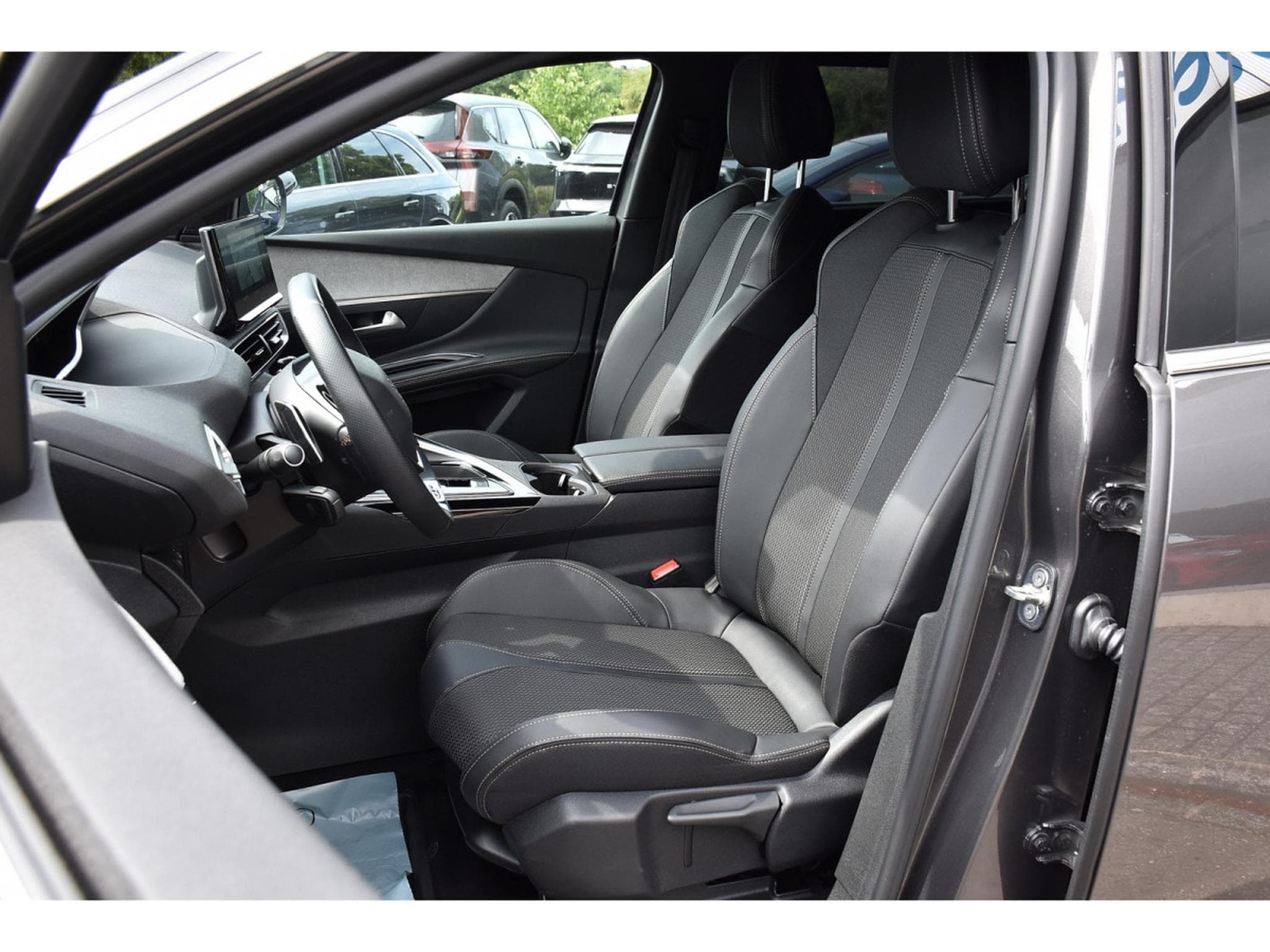 Peugeot 5008 1.2 130 GT EAT8 SG CHFF ACC LANE SIDE CAM 1° MAIN (2024) - Photo 6