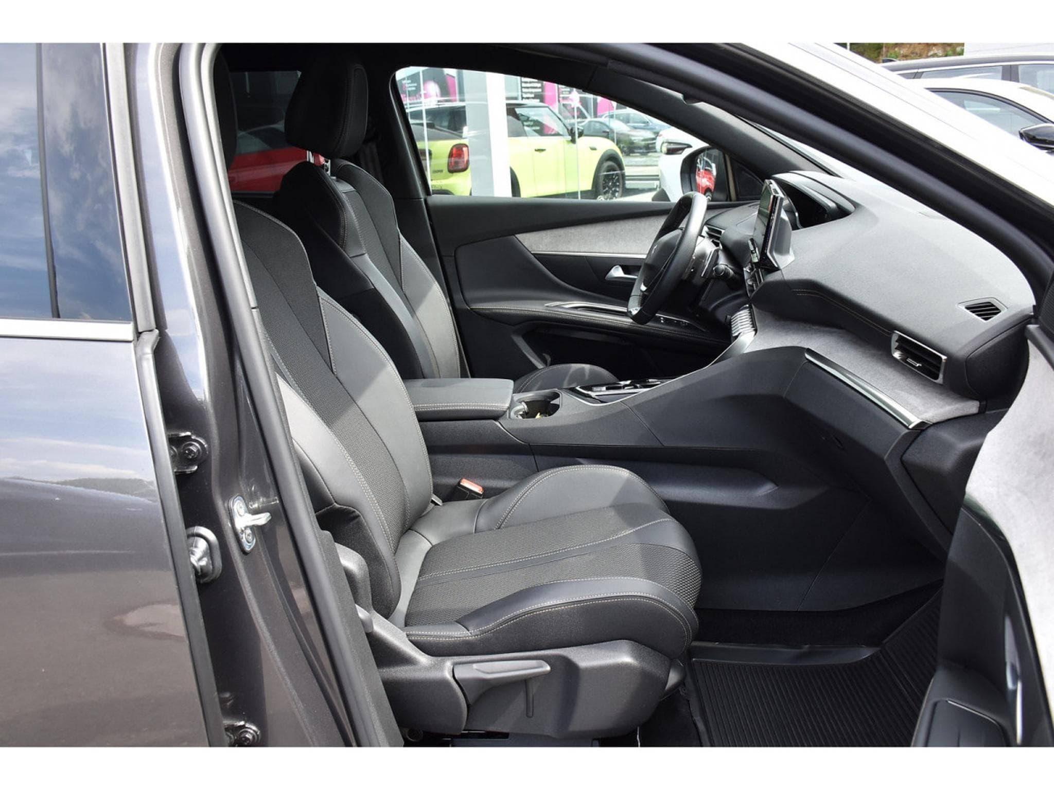 Peugeot 5008 1.2 130 GT EAT8 SG CHFF ACC LANE SIDE CAM 1° MAIN (2024) - Photo 7