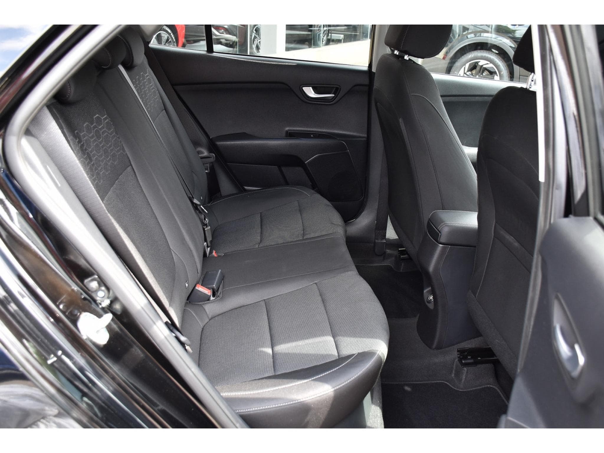 Kia Rio 1.2i Pulse REGUL GPS LANE CAM 1° MAIN (2023) - Foto 7