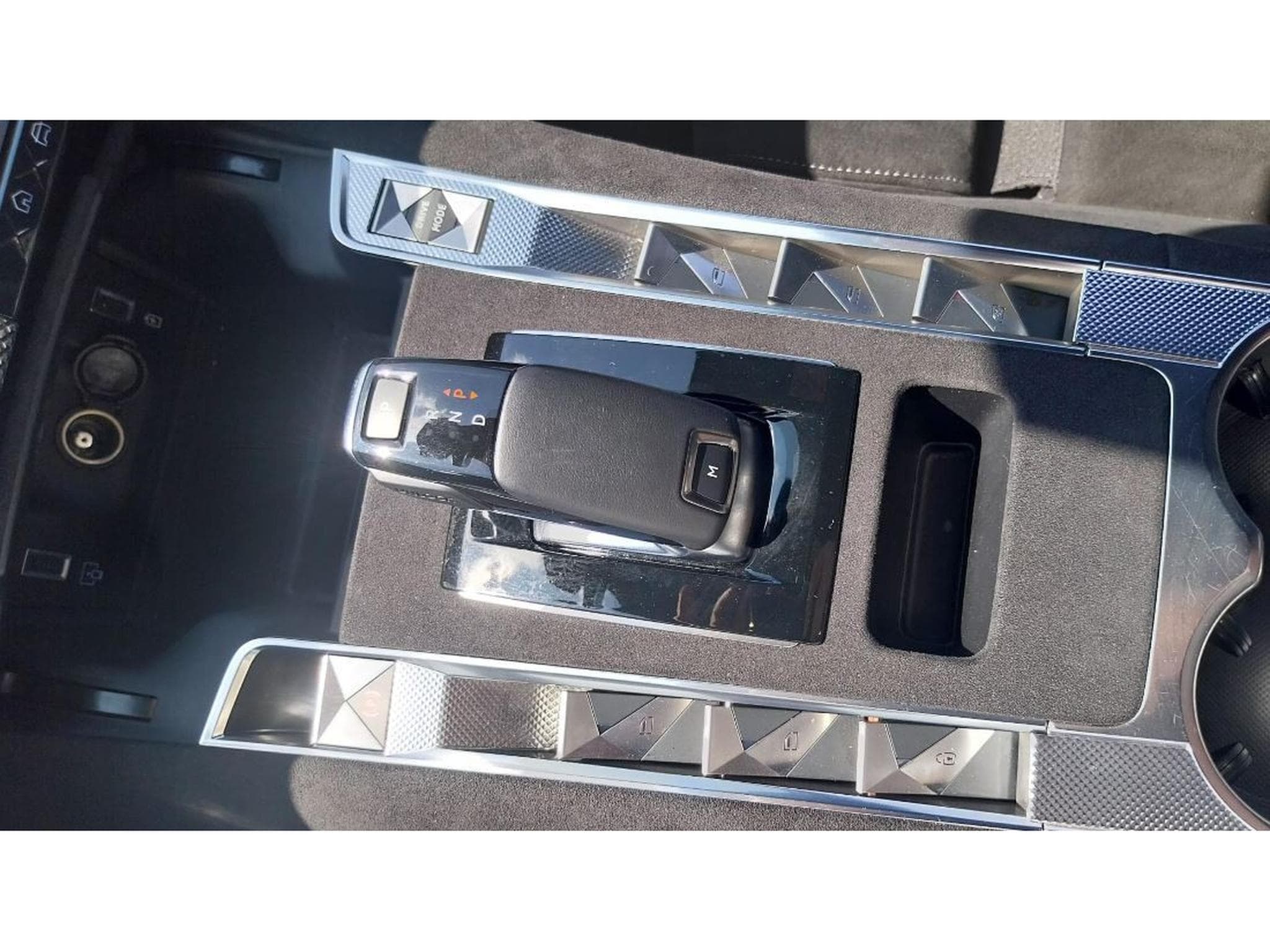 DS Automobiles DS7 1.5 HDI Performance Line EAT8 (2025) - Photo 20