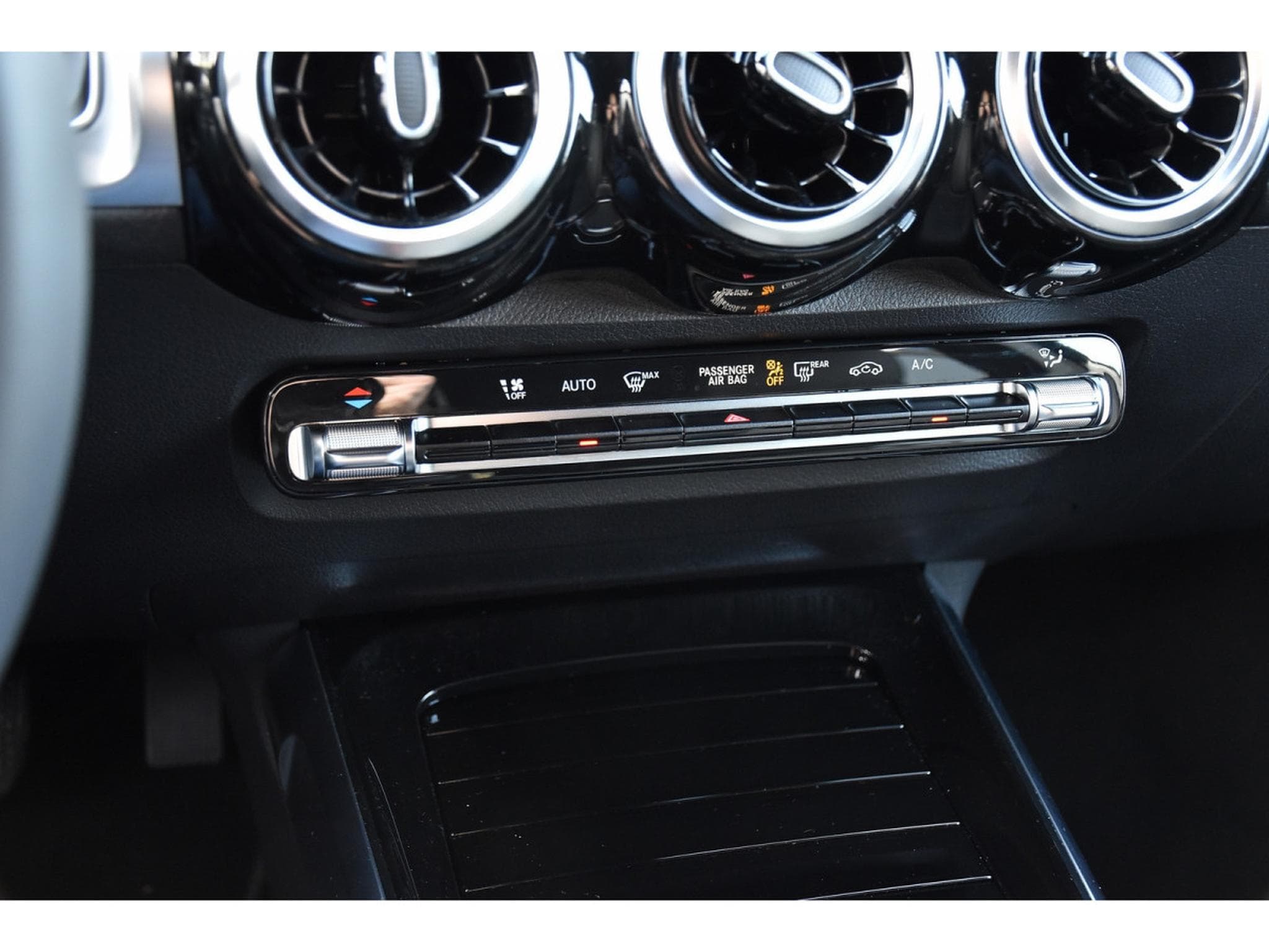 Mercedes GLB 180 CDI Business Line 8G-Tronic 7 PL. CUIR ACC GPS CAM 1° MAIN (2025) - Foto 14