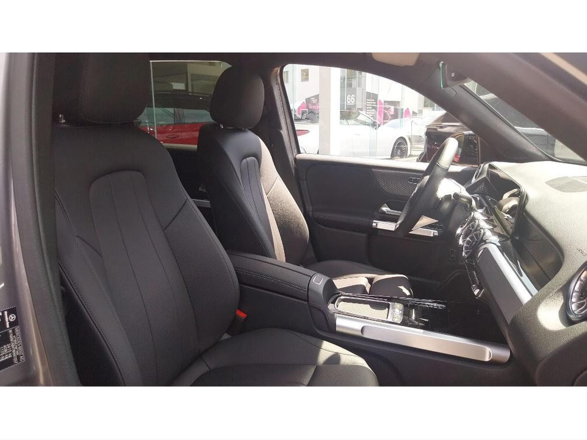 Mercedes GLB 180 CDI Business Line 8G-Tronic 7 PL. CUIR ACC GPS CAM 1° MAIN (2025) - Foto 8