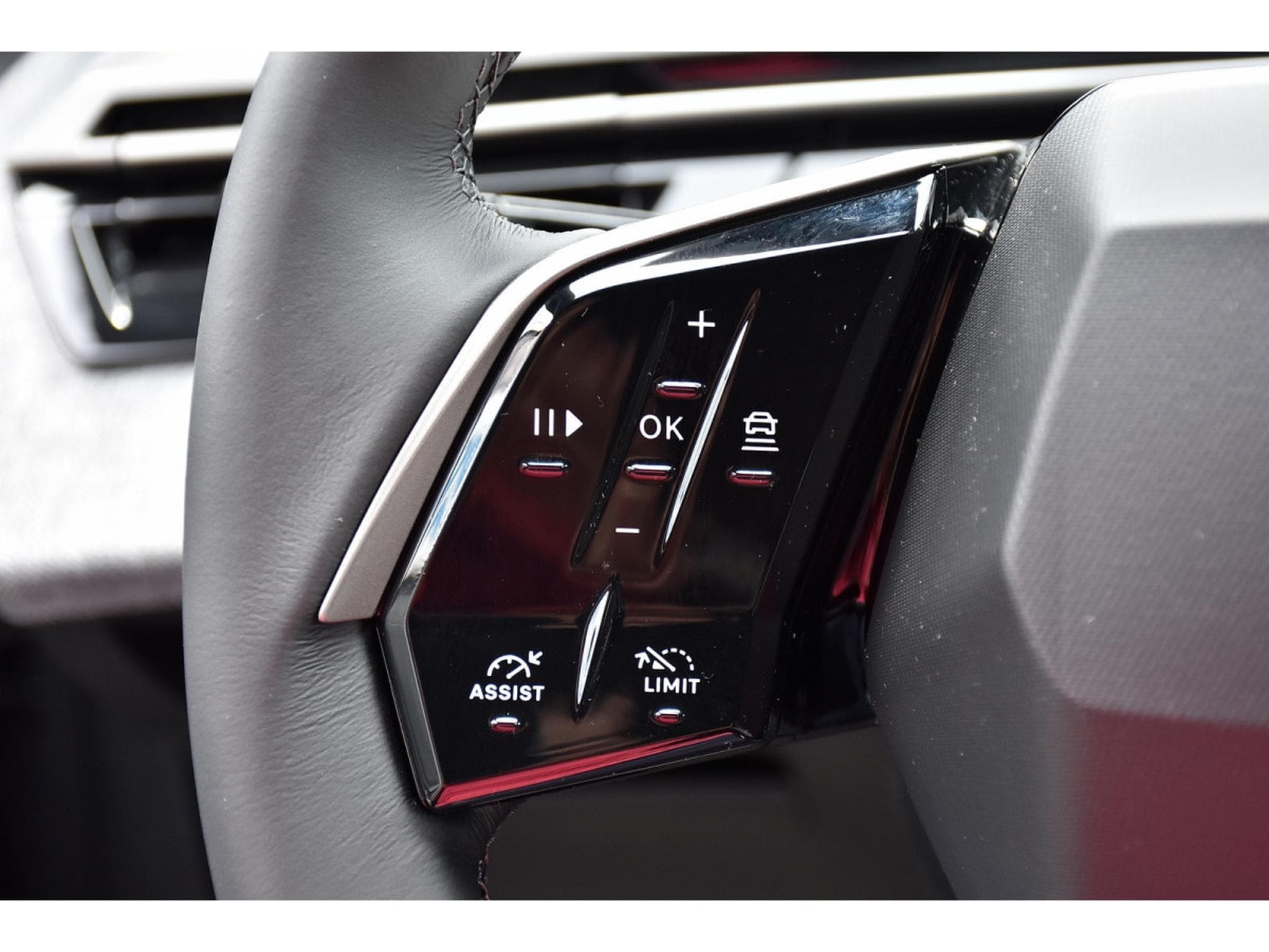 Peugeot 5008 Hybrid 145 Allure e-DCS6 ACC CAM360 JA19 NEUF (2026) - Foto 20
