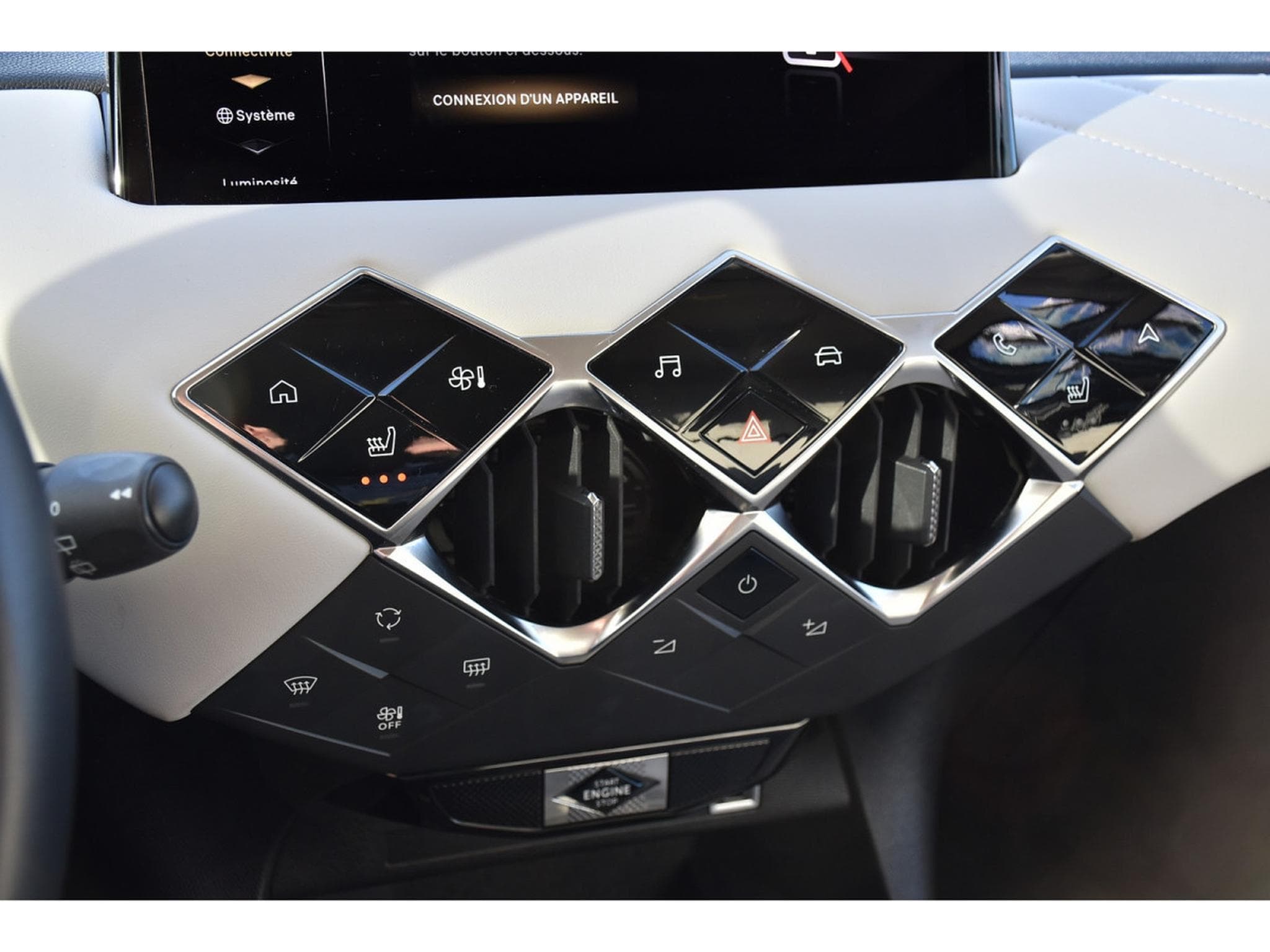 DS Automobiles DS3 1.2 PureTech EAT8 Rivoli CUIR GPS CAM LANE SIDE FOCAL 1°MAIN (2023) - Foto 18