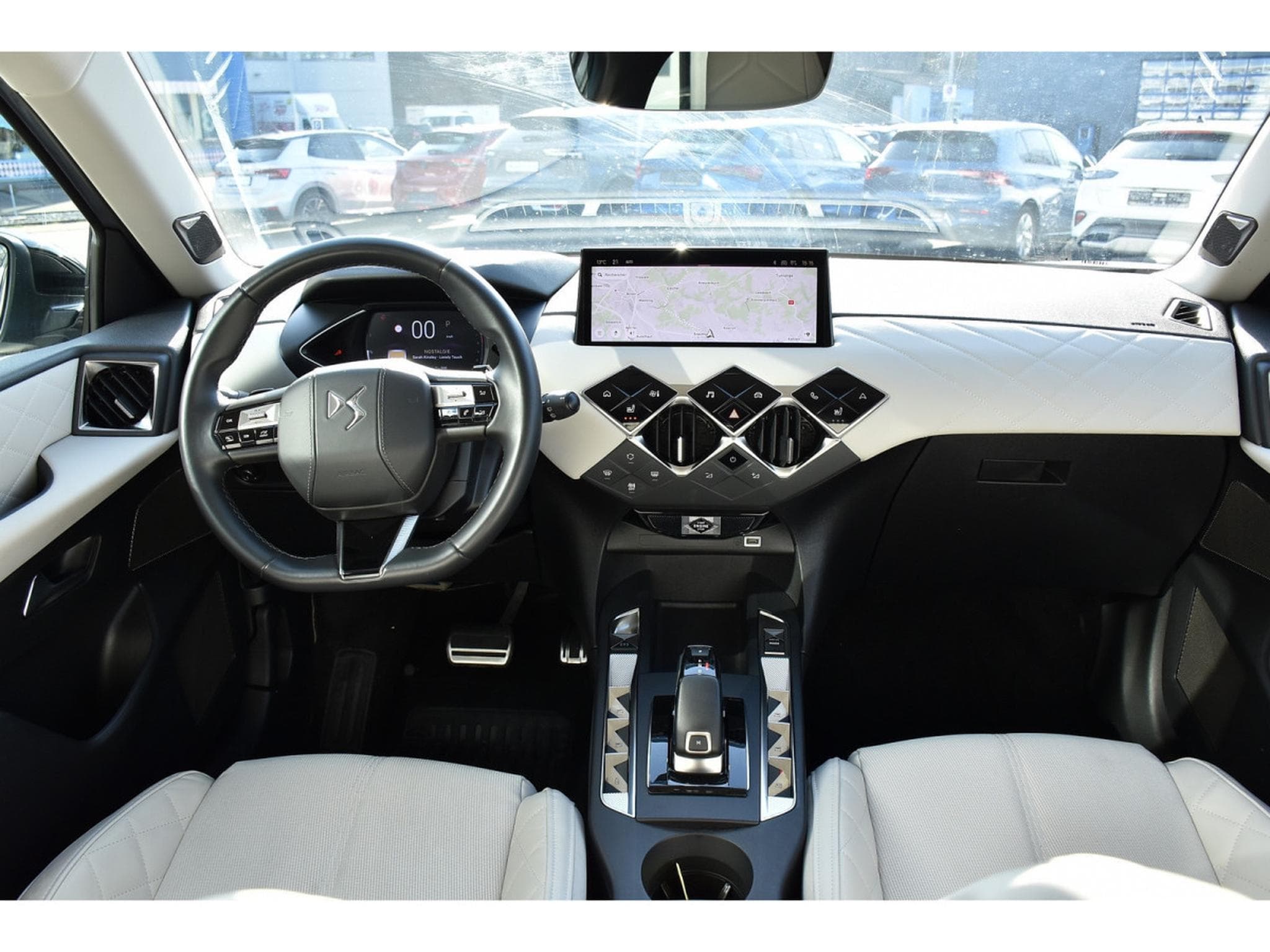 DS Automobiles DS3 1.2 PureTech EAT8 Rivoli CUIR GPS CAM LANE SIDE FOCAL 1°MAIN (2023) - Foto 9