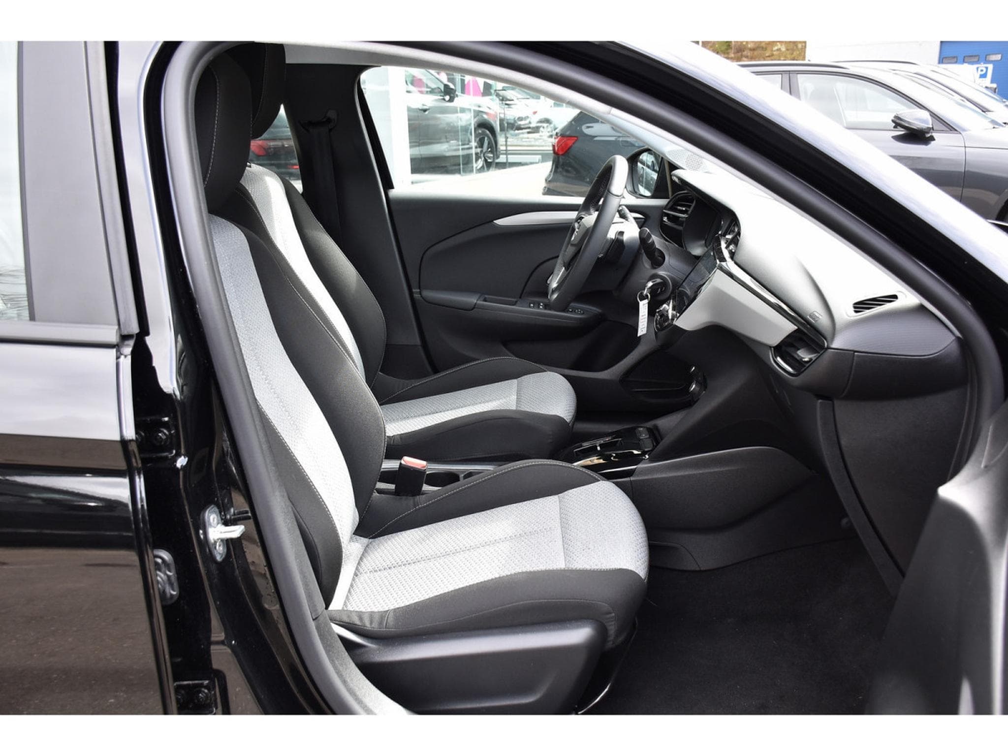 Opel Corsa 1.2 Turbo Edition AT8 REGUL LANE SIDE CAM 1° MAIN (2025) - Foto 6
